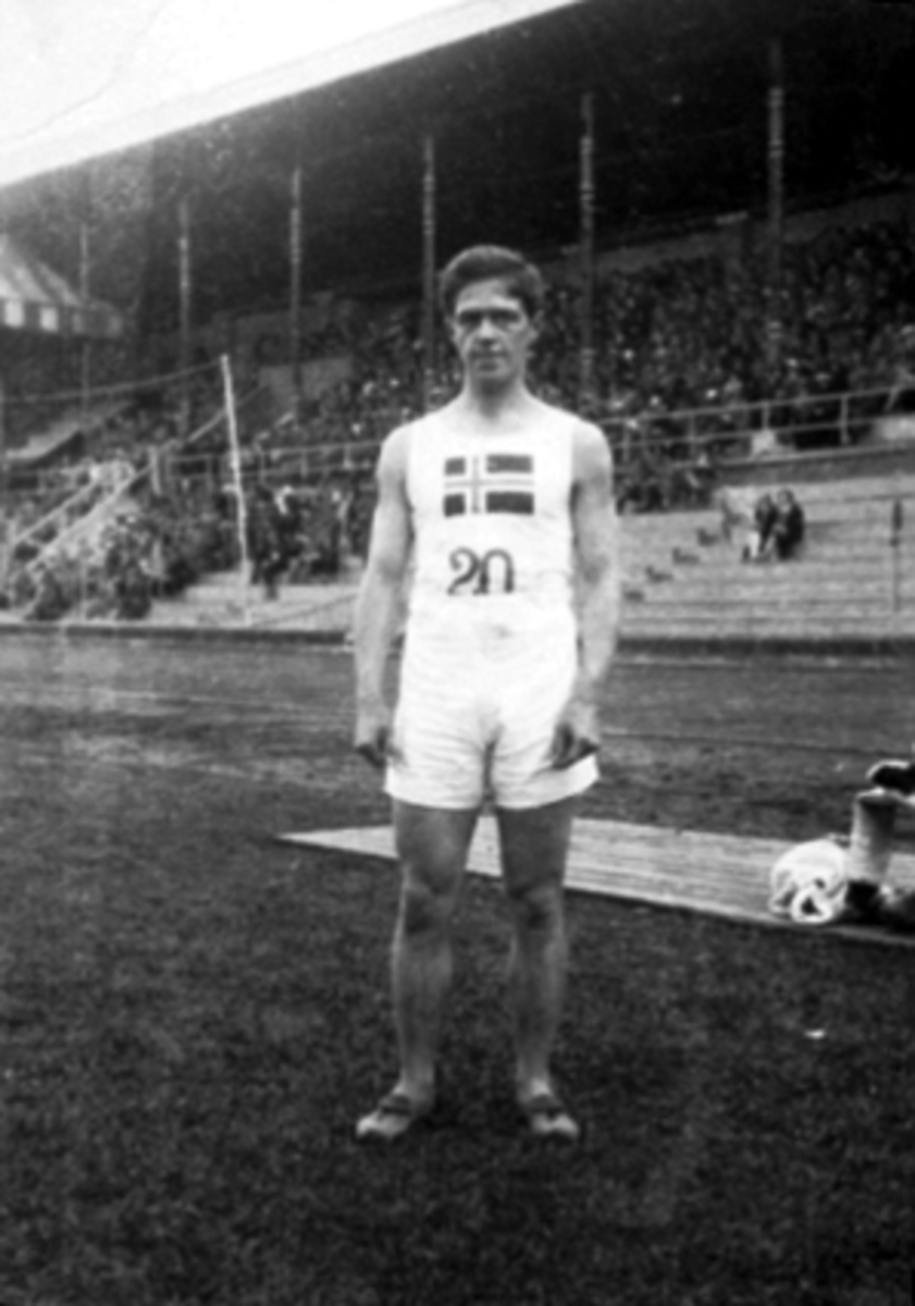 Anno Domkirkeodden, PORTRETT, H. I. L. MEDLEM, FRIIDRETT, ARILD LENTH, LANDSKAMPSe Idrett i Hamar gjennom 100 år bilde nr. 160