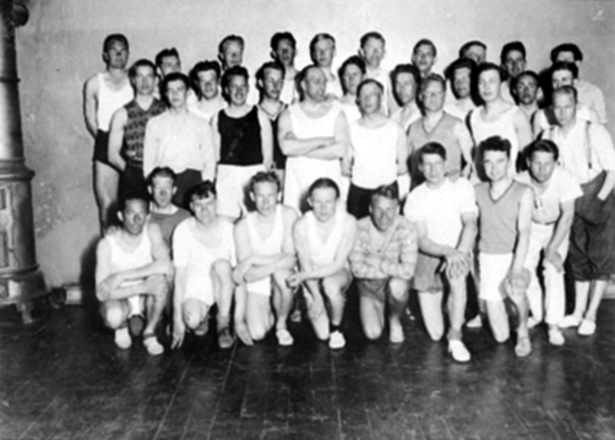 Anno Domkirkeodden, GRUPPE, FRI-IDRETT, MENN TRENER, H. I. L. , "KATTA" GYMNASTIKKSALEN