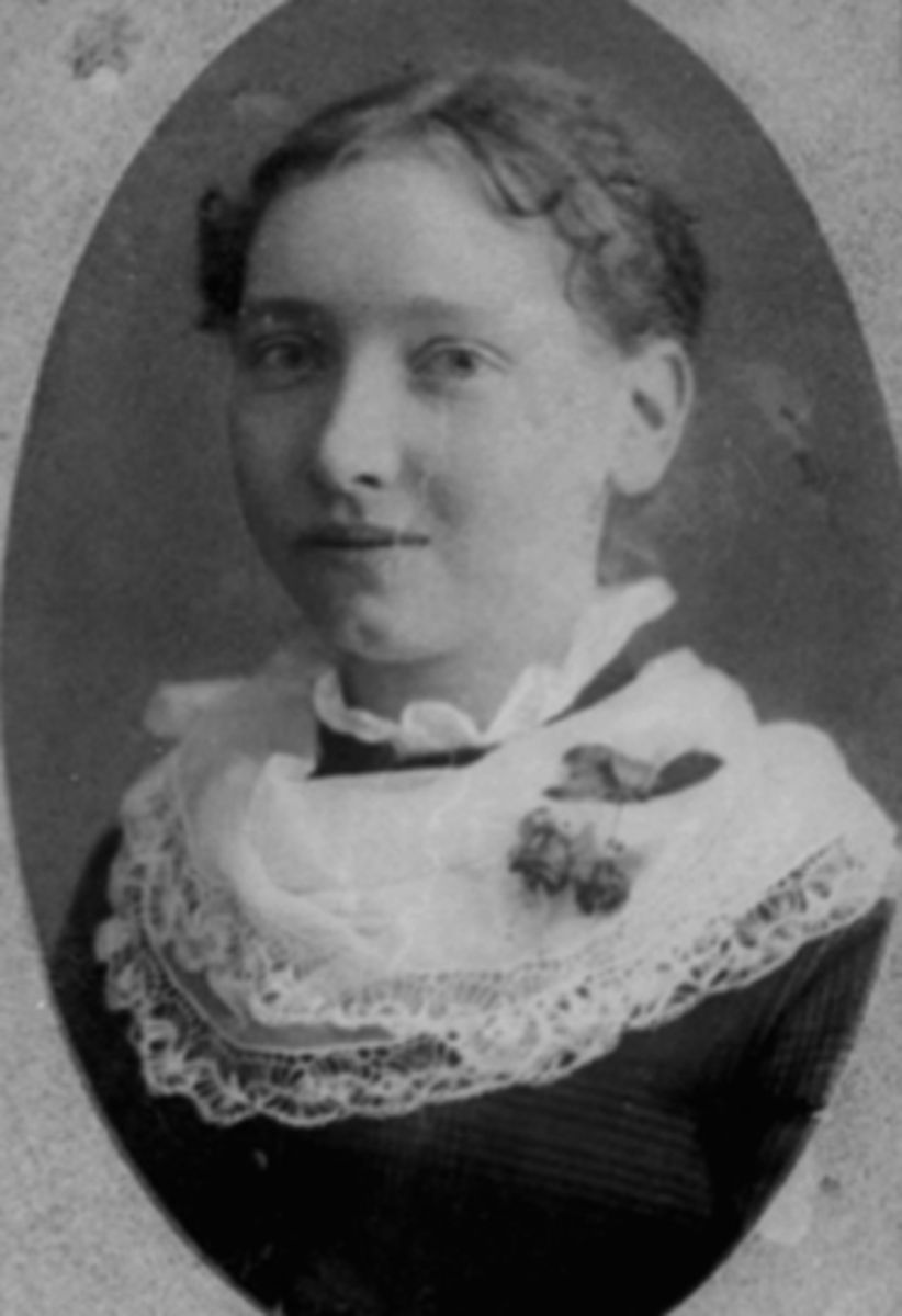 Anno Domkirkeodden, PORTRETT, RAGNHILDA ERIKSEN, KONFIRMASJONRagnhilda Eriksen var fotograf på Hamar fra 1890 til 1908.