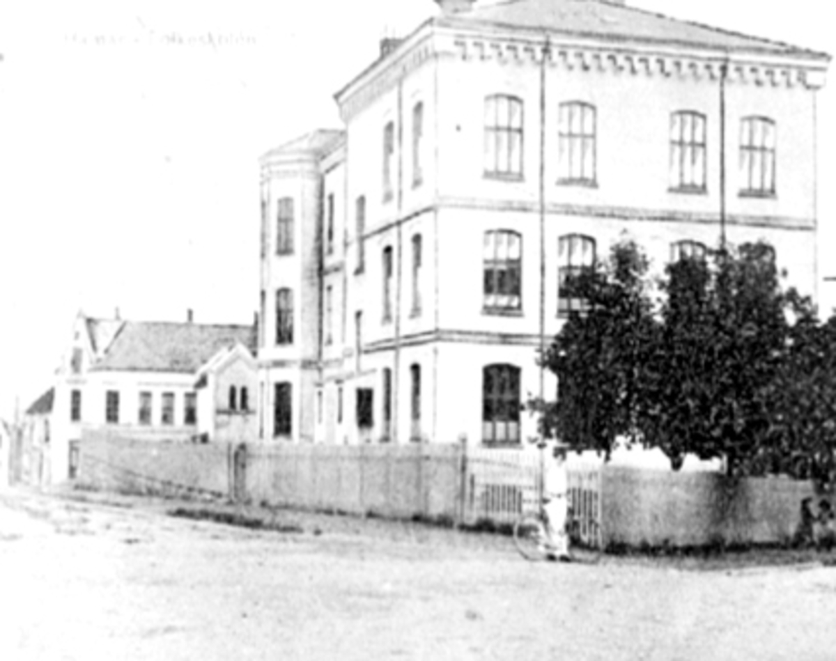 Anno Domkirkeodden, EKSTERIØR, MIDTBYEN SKOLE, BAKSIDEN, HAMAR FOLKESKOLE