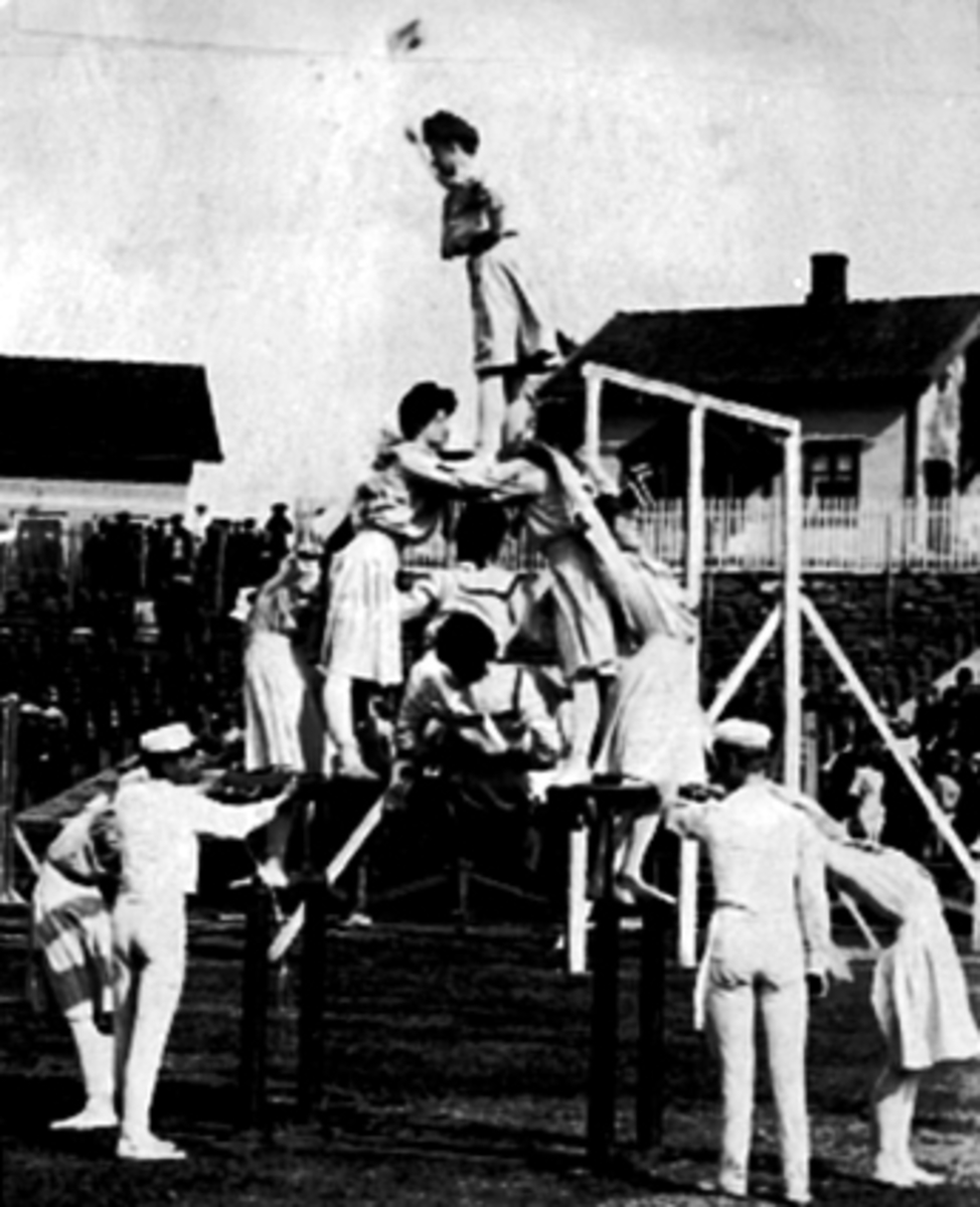 Anno Domkirkeodden, DAMETURNERE DANNER PYRAMIDE