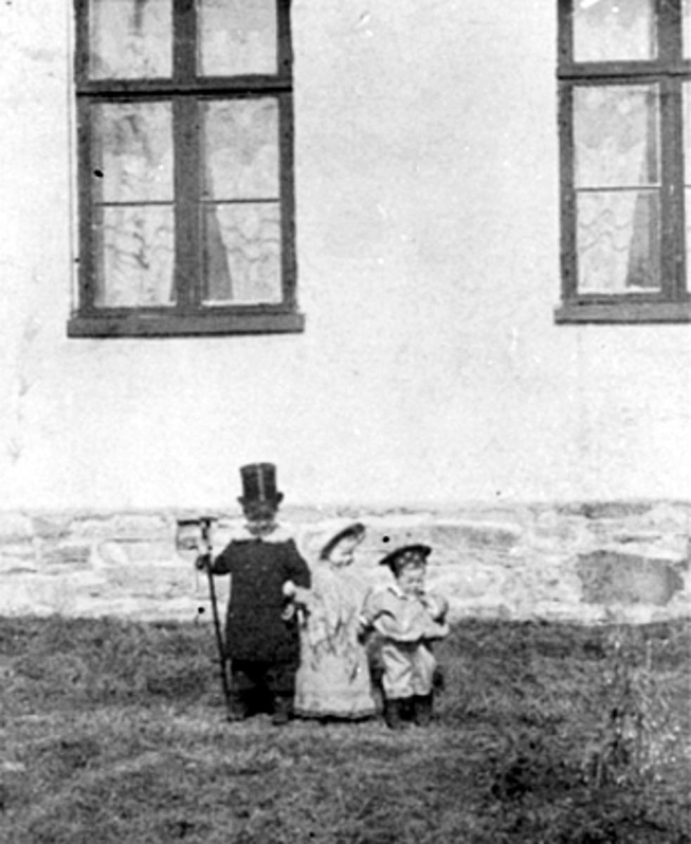 Anno Domkirkeodden, GR: 3 BARN, UTKLEDD, FRIDTJOF, ASTRID, TORBJØRG GODAGER