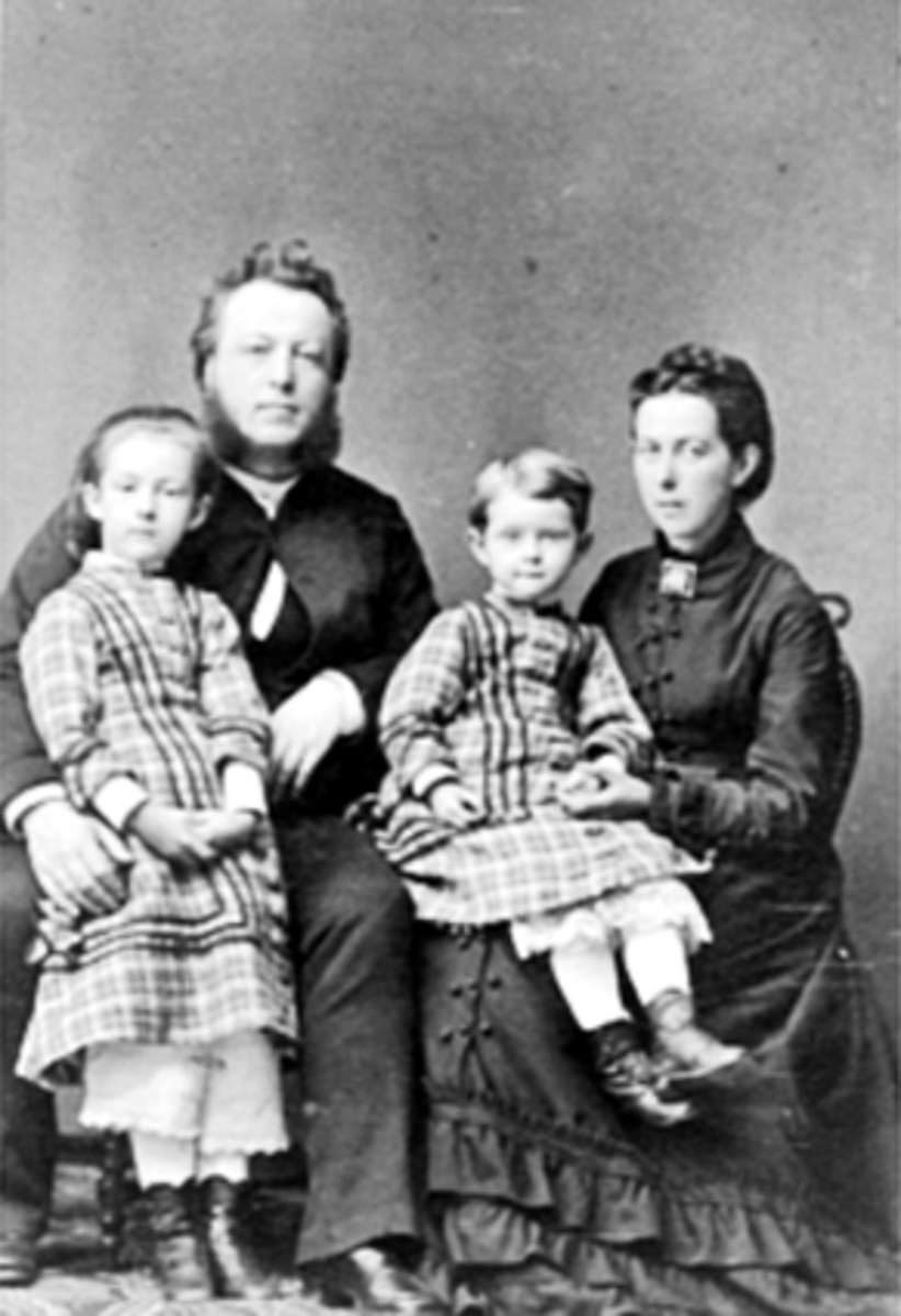 Anno Domkirkeodden, GRUPPE 4: STIFTSPROST HALS M/FAMILIE, OF 9146.