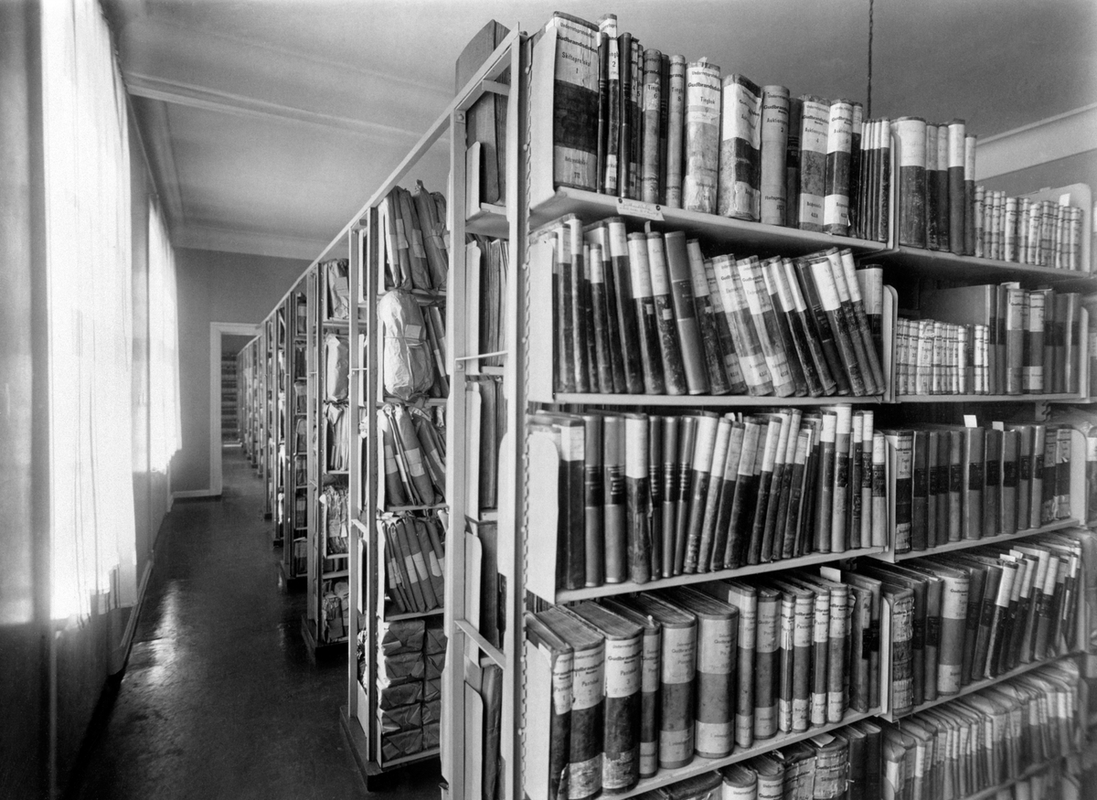 Anno Domkirkeodden, Statsarkivet, Parkgata 2, Hamar. Interiør, bokreoler. Statsarkivet, Arkivverket ble opprettet i 1917.