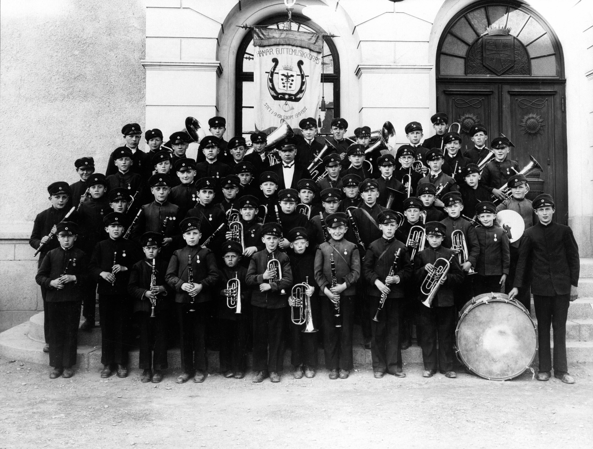 Anno Domkirkeodden, GR: 56 MUSIKANTER, HAMAR GUTTEMUSIKKORPS M/DIRIGENT