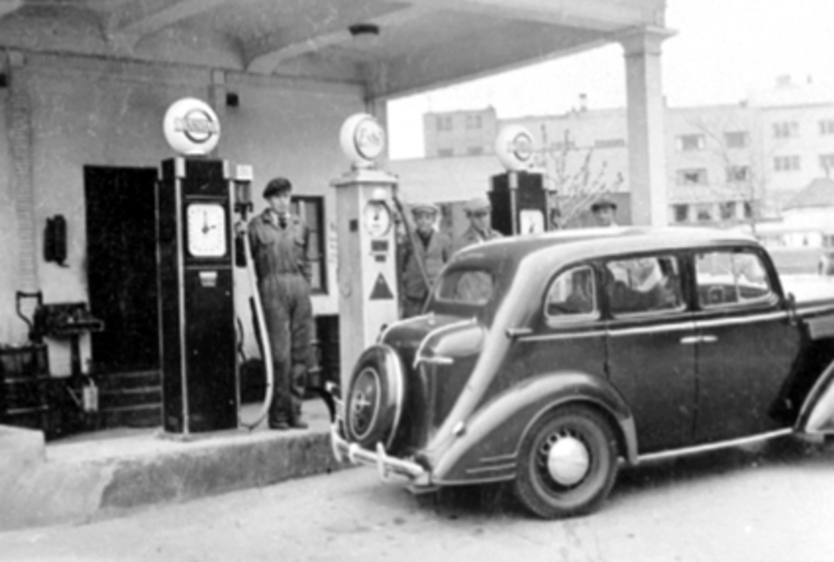 Anno Domkirkeodden, STANDARD BENSINSTASJON, BENESINPUMPER, BIL OPEL SUPER SIX 1936-38, SENERE ASTORIAGÅRDEN, ØSTRE TORG.