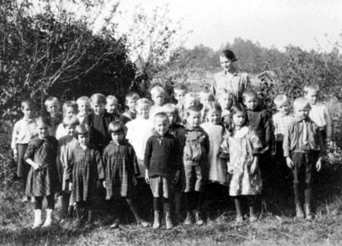 Anno Domkirkeodden, SKOLEKLASSE, FREDVANG SKOLE, FRODES FØRSTE KLASSEDubblett: 0401-5191Se også: 0401-5016
