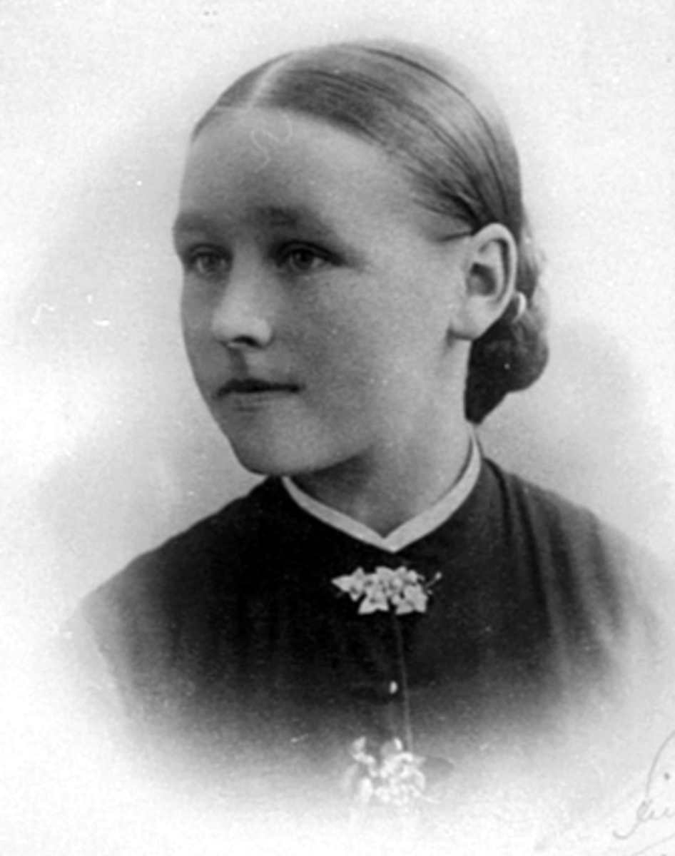 Anno Domkirkeodden, Karen Eliassen 1866-1936. Portrett. Hun var født i Furnes. Gift m/tømmermann Ole Eliassen f: 1864. Mor til Olaf Eliassen.