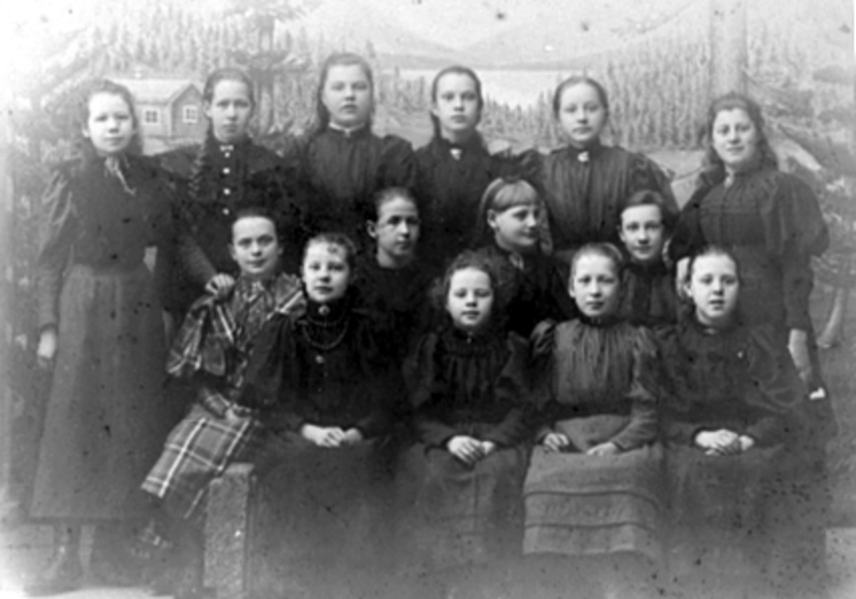 Anno Domkirkeodden, SKOLEKLASSE 14 ELEVER JENTER, HAMAR FOLKESKOLE, MIDTBYEN SKOLE.