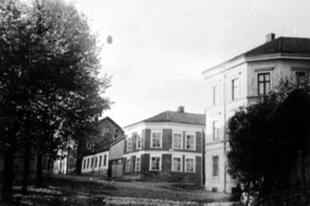 Anno Domkirkeodden, Skappelsgate, t.h. Harboegården, Hamar.
