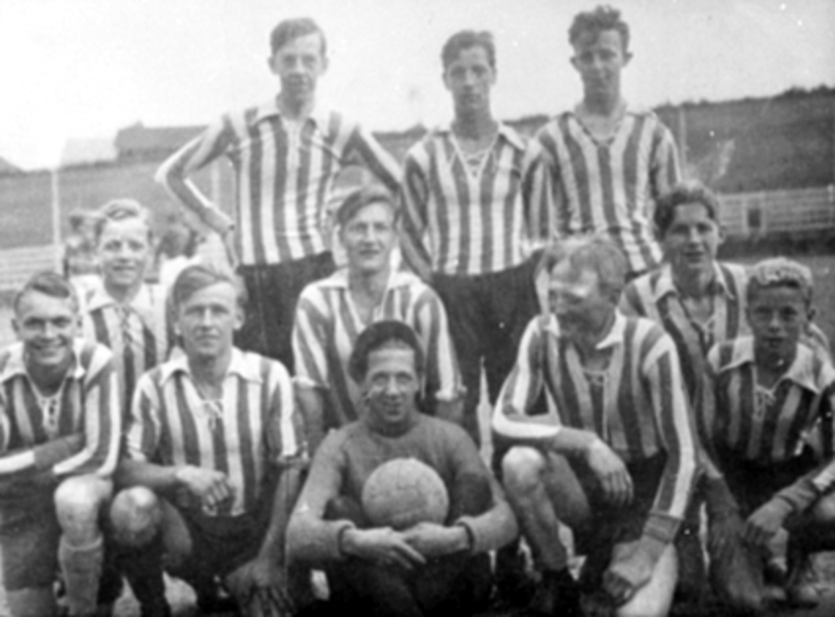 Anno Domkirkeodden, GRUPPE 11 FOTBALLSPILLERE, DONN, VESTBYENNr. 2 v:Magne Nybakken.