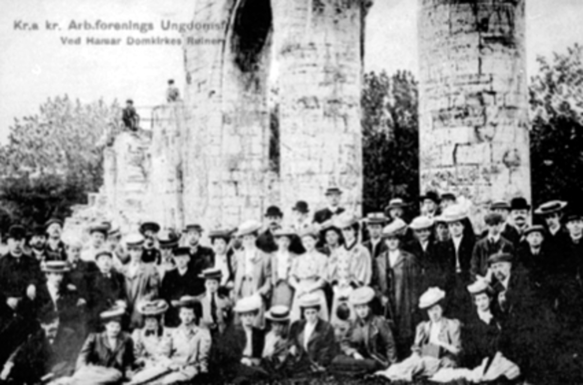 Anno Domkirkeodden, DOMKIRKERUINEN, KR. A KR. ARB. FORENINGS UNGDOMSFORBUND, MYE FOLKPostkort.