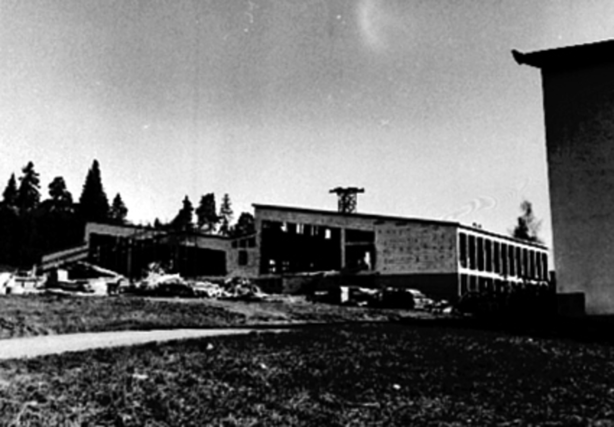 Anno Domkirkeodden, EKSTERIØR HEDMARK FYLKESYRKESKOLE, ANKERSKOGEN VIDREGÅENDE SKOLE, RINGGATA 161, UNDER BYGGING