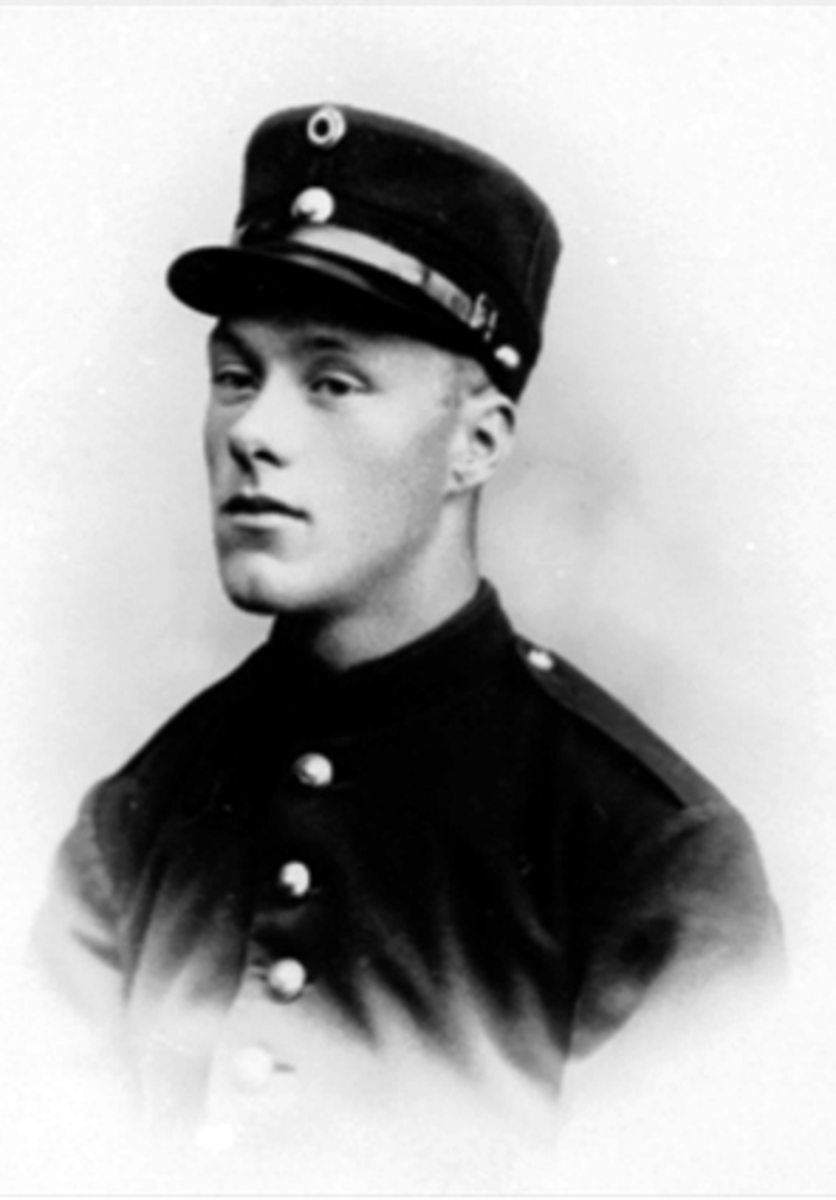 Anno Domkirkeodden, Ludvig Nilsen. Militæruniform. "Mjølk-Nilsen" Torggtata 102, Hamar.