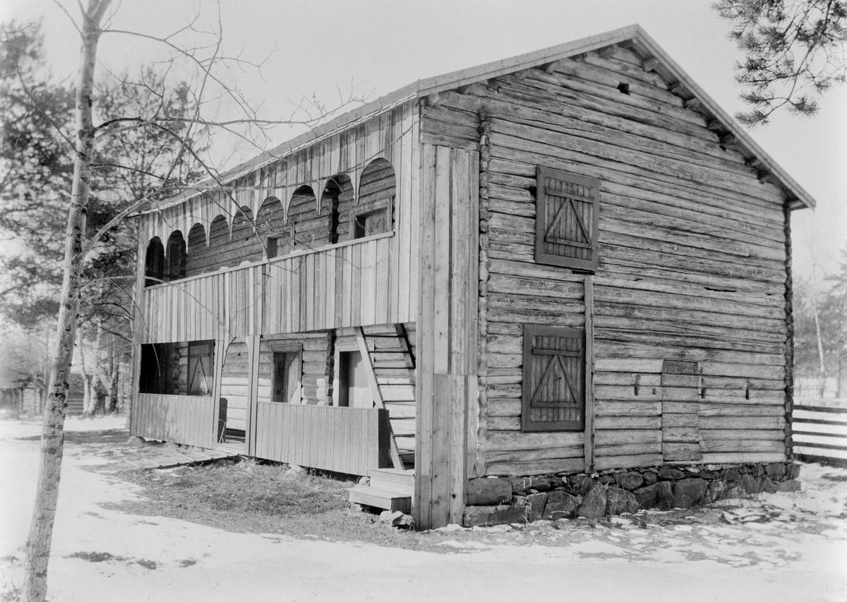 Anno Domkirkeodden, EKSTERIØR GRIMSRUDBYGNINGEN, HDH. 14, OPLANDSKE FOLKEMUSEUM PÅ UTSTILLINGSPLASSEN, NÅ PÅ HEDMARKSMUSEET