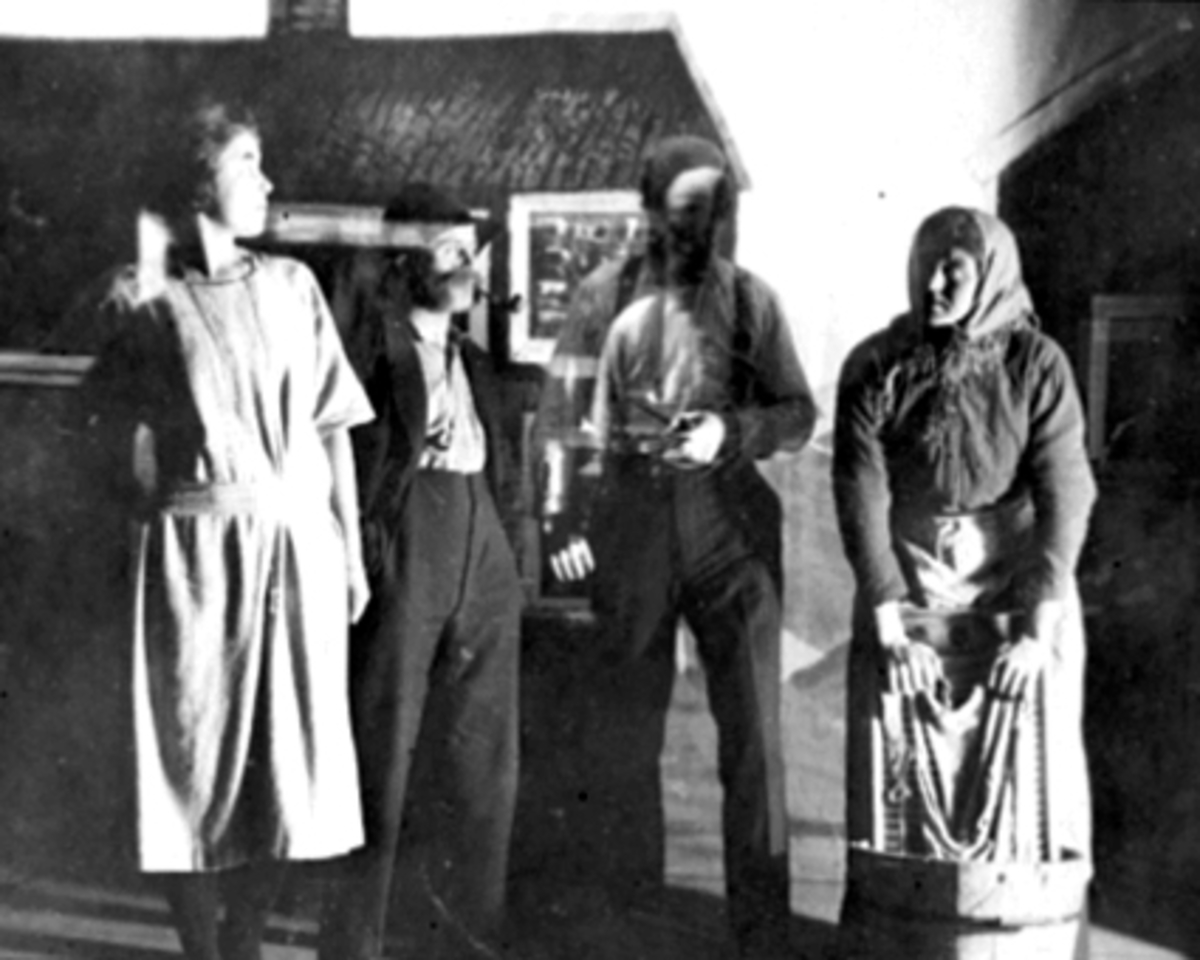 Anno Domkirkeodden, HØSTREVY I HAMAR PARK, SØLVBRYLLUPET I SØTEIGA, 4 SKUESPILLERE FRA VENSTRE: MIMMI BUNÆSS, IVAR ERIKSEN, ADOLF ARNESEN, UKJENT