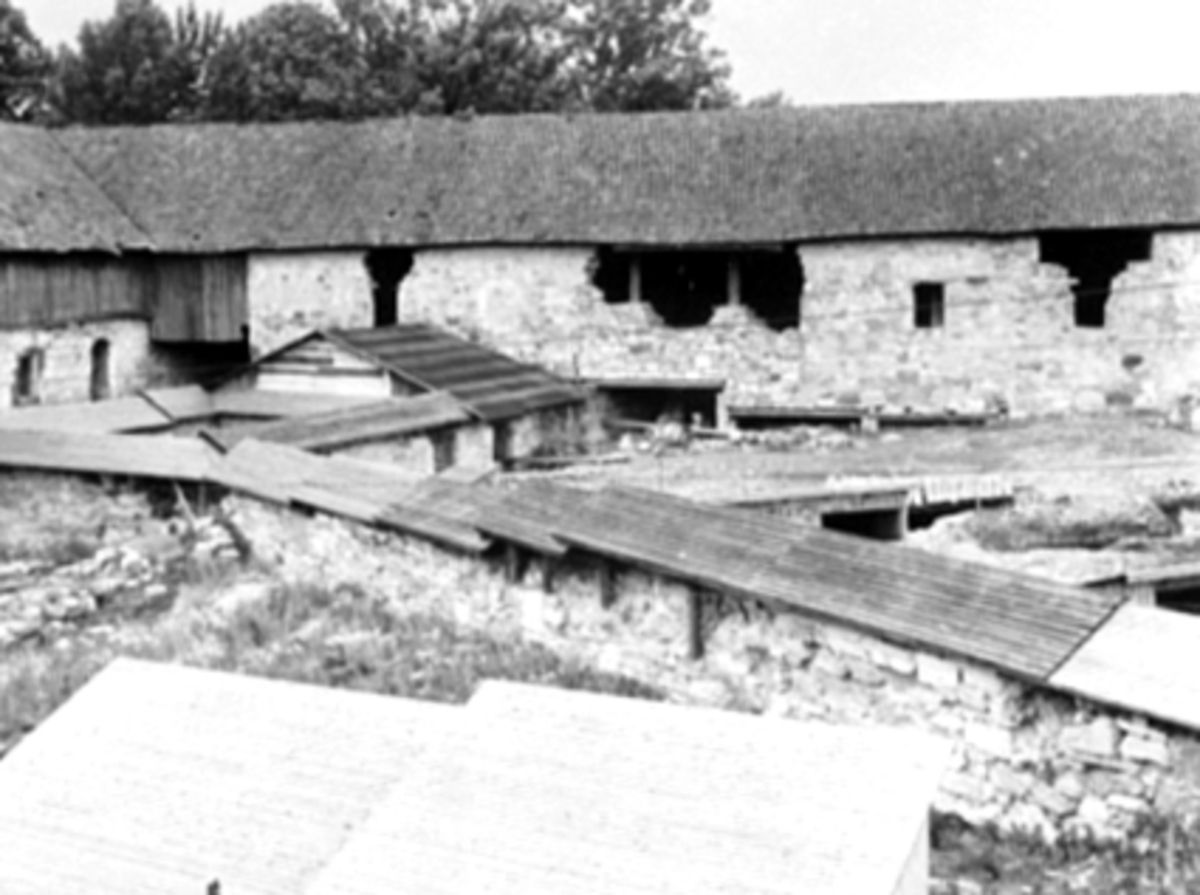 Anno Domkirkeodden, ARKEOLOGISKE UTGRAVINGER I BORGGÅRDEN, STORHAMARLÅVEN, TAK OVER ØSTRE RINGMUR OG SYDFLØYEN, HEDMARKSMUSEET OG DOMKIRKEODDEN
