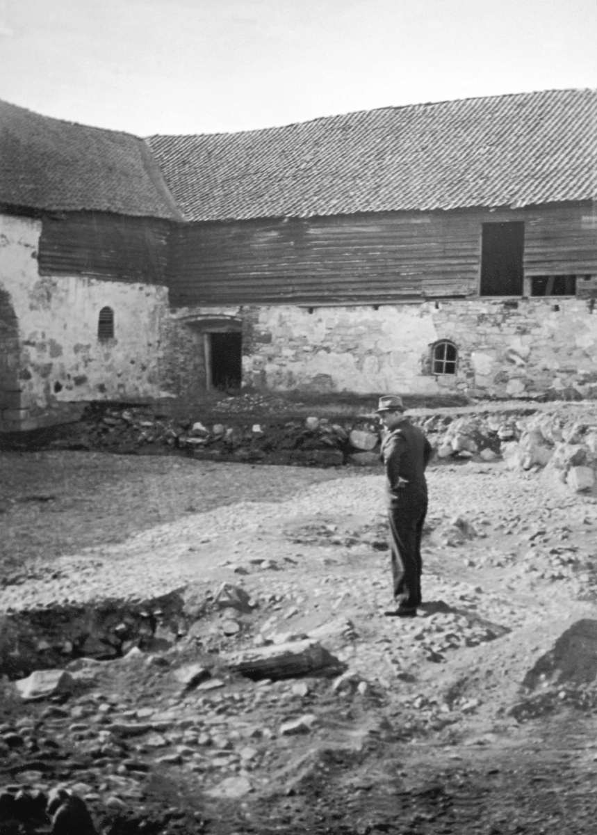Anno Domkirkeodden, ARKEOLOGISKE UNDERSØKELSER I HAMAR BISPEGÅRD. KONSERVATOR TORALV BLEKEN-NILSSEN, HEDMARKSMUSEET OG DOMKIRKEODDEN