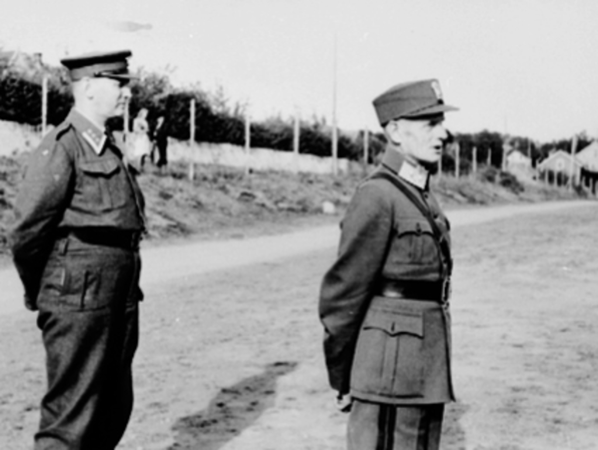 Anno Domkirkeodden, GENERAL OTTO RUGE INSPISERER MILITÆRE ETTER KRIGEN, OFFISER, RIDEHUSET, HJEMMEFRONTEN.