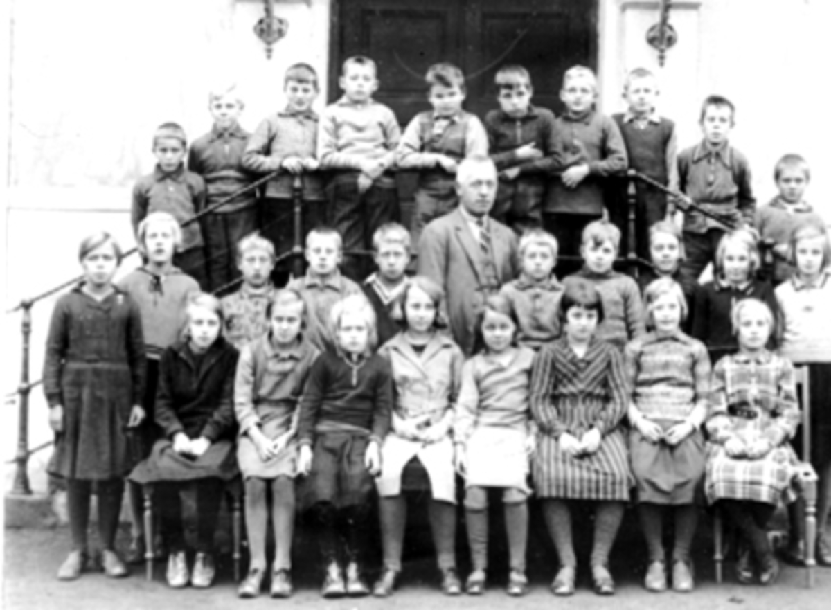 Anno Domkirkeodden, Hamar folkeskole, senere Midtbyen skole, barneskole, gruppe 29, skoleklasse med lærer