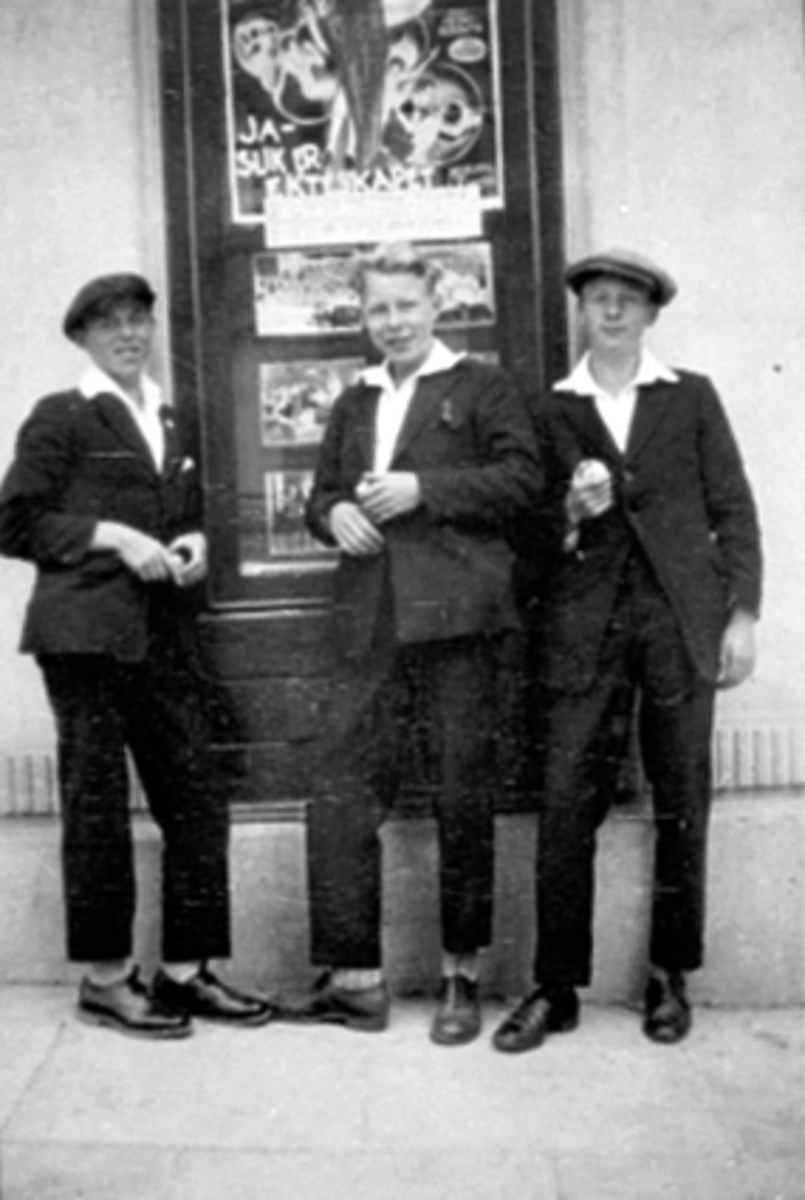 Anno Domkirkeodden, Kinoplakat "Ja slik er ekteskapet" Festiviteten kino, Hamar. F.v Mikael Tangen, Ole J. Lie, Gunnar Solli.
