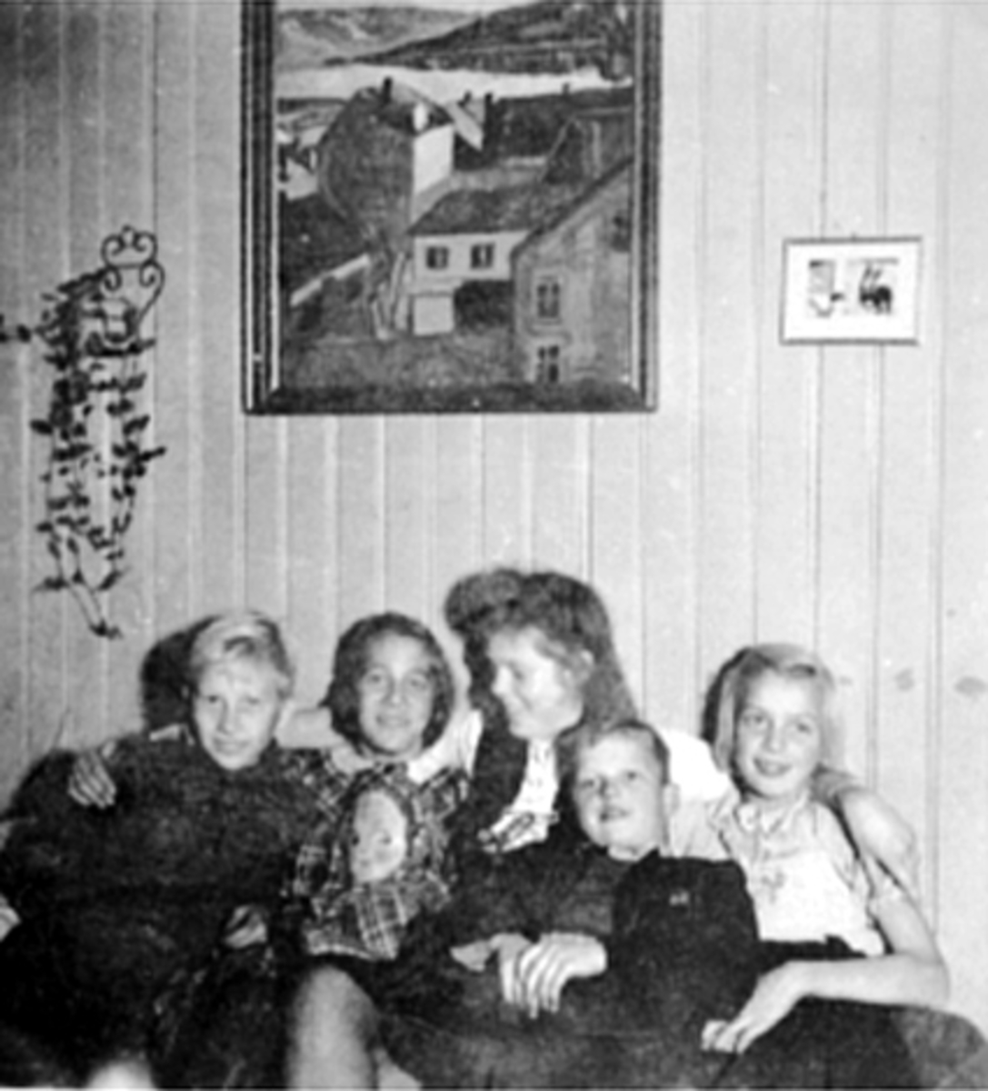Anno Domkirkeodden, GRUPPE 5 FRA VENSTRE: ROLF WOLLEBÆK, GERD HAGEN, REIDUN HELLEBERG, WILLY HELLEBERG, RAGNHILD HELLEBERG, STANGEVEGEN