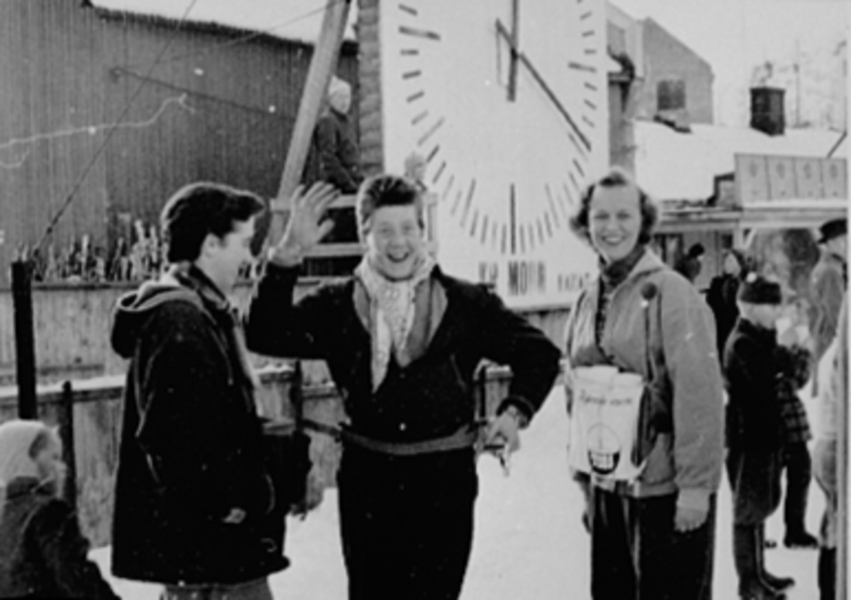 Anno Domkirkeodden, BULJONGSALG PÅ HAMAR STADION, SKØYTELØP, STADIONURET, SØNDRE SVING.