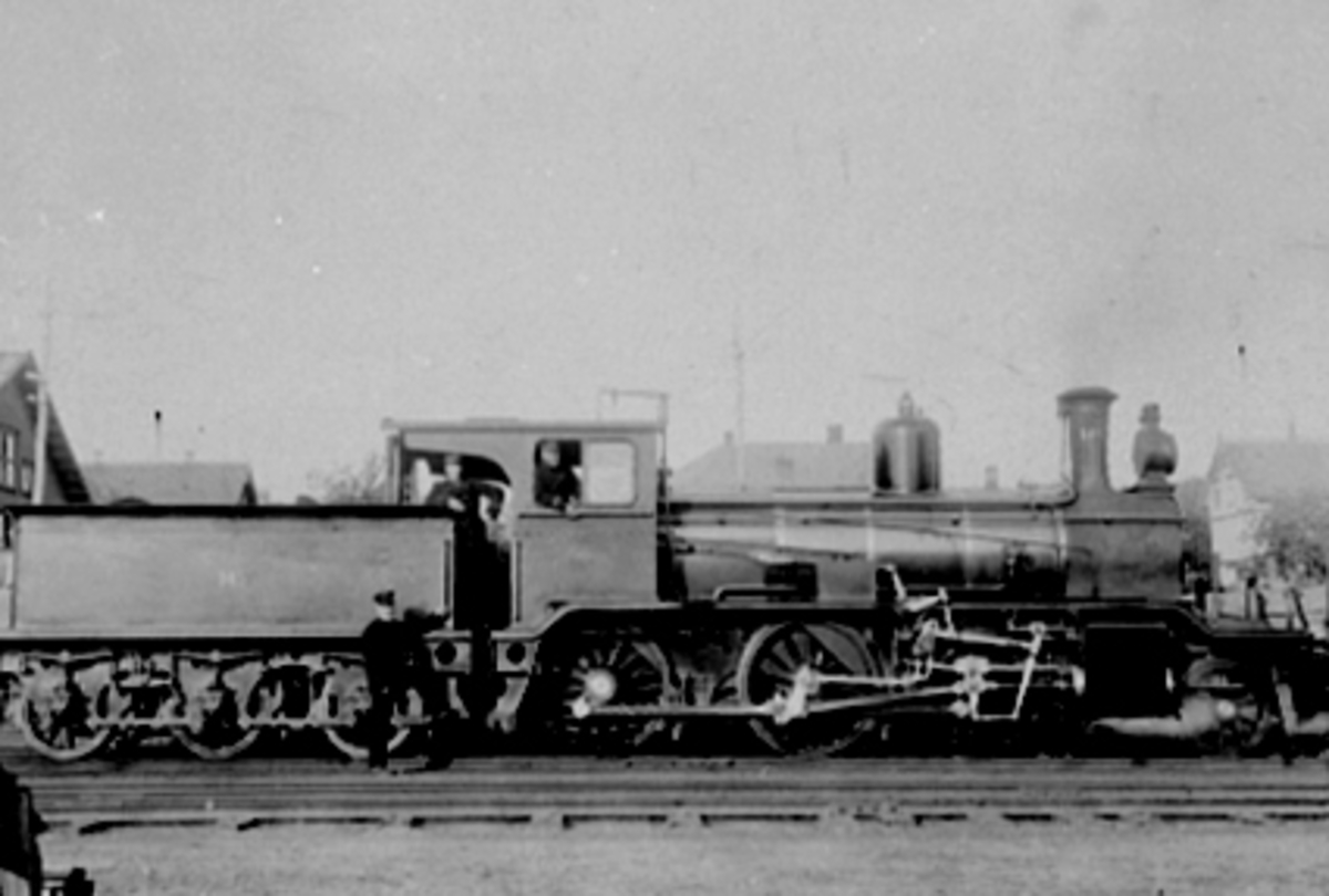 Anno Domkirkeodden, DAMPLOKOMOTIV NR. 140 TYPE 15 C, PRODUSERT VED HAM-JERN 1901-1955, PÅ HAMAR JERNBANESTASJON, HAMAR JERNSTØPERI