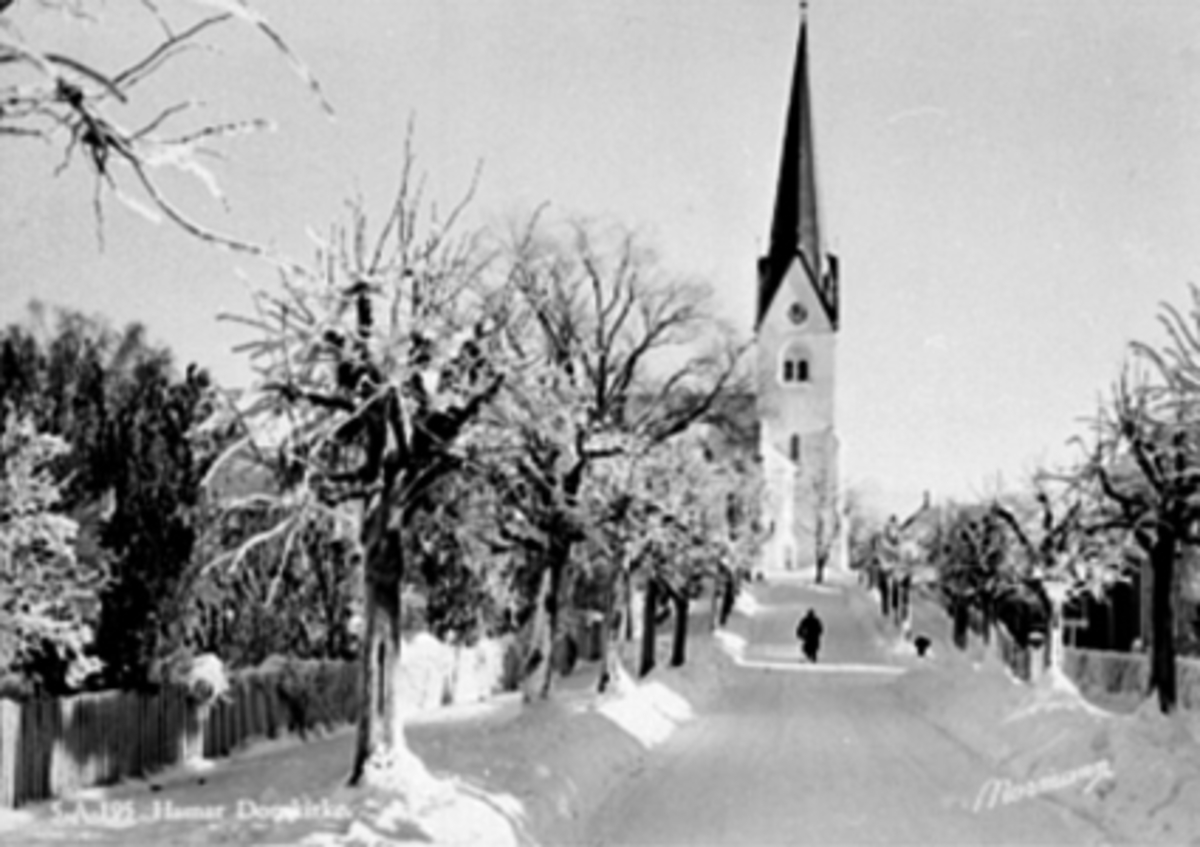 Anno Domkirkeodden, HAMAR DOMKIRKE, KIRKEGATA 14, VINTER, SNØPLOGKANTER I HERMAN FRANGSGATE