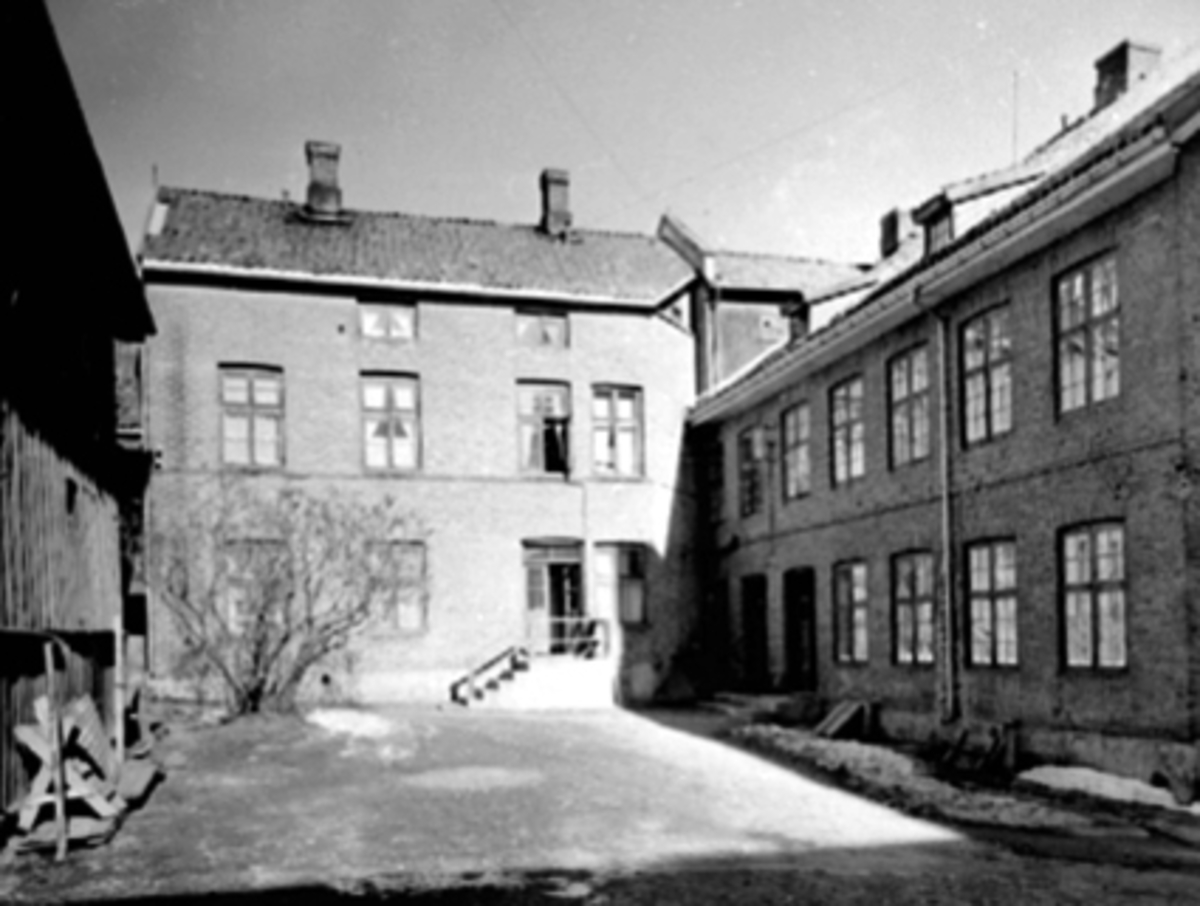 Anno Domkirkeodden, STORHAMARGATA 22, EKSTERIØR BAKGÅRDEN HOS BJARNE TANGENS KOLONIALFORRETNING, BUTIKK