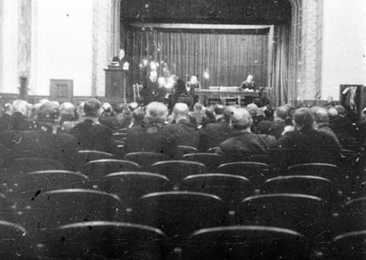 Anno Domkirkeodden, HAMAR RÅDHUS, FESTIVITETEN. STORTINGET HOLDER MØTE 9. APRIL 1940