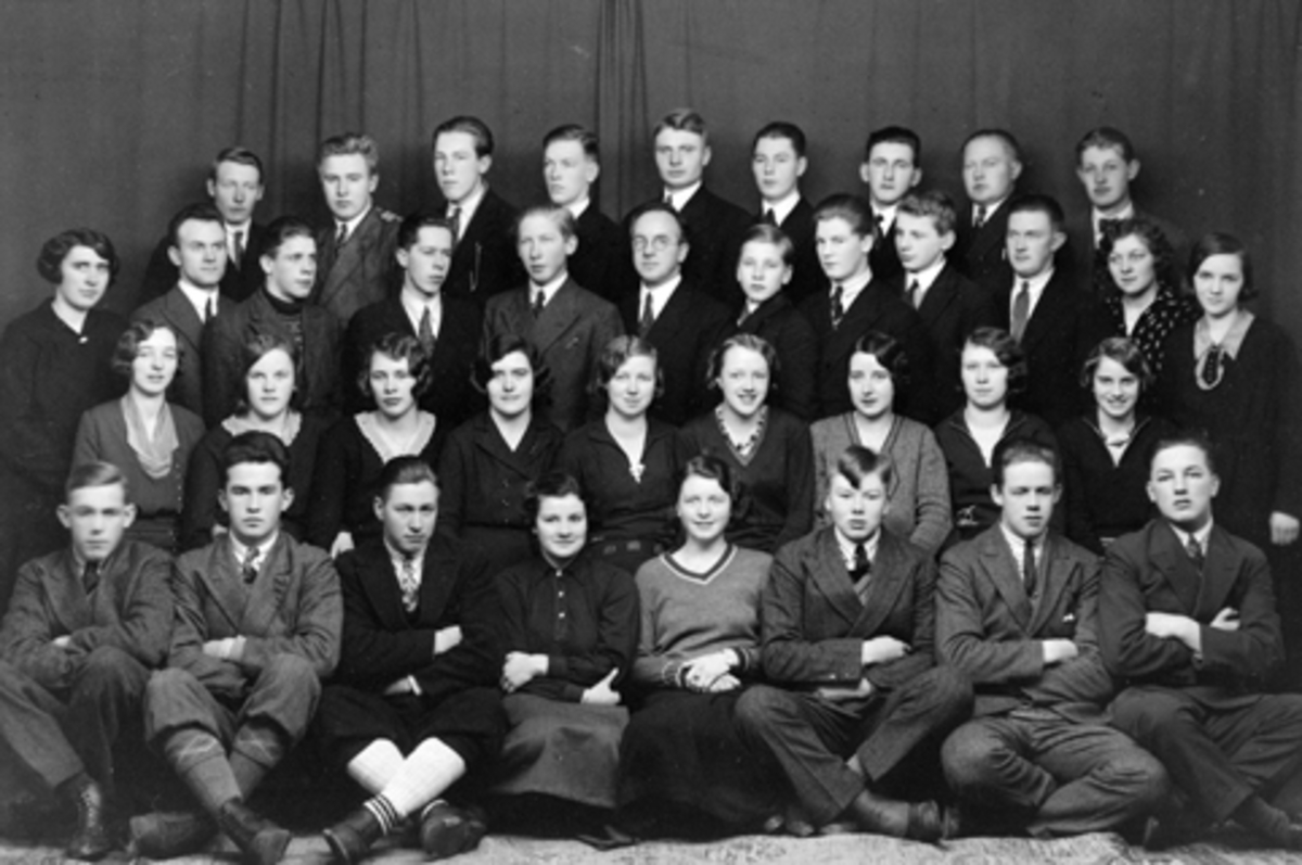 Anno Domkirkeodden, LINDERUDS HANDELSSKOLE 1931-1932. GRUPPE ELEVER OG LÆRERE. NAVN UKJENTE.