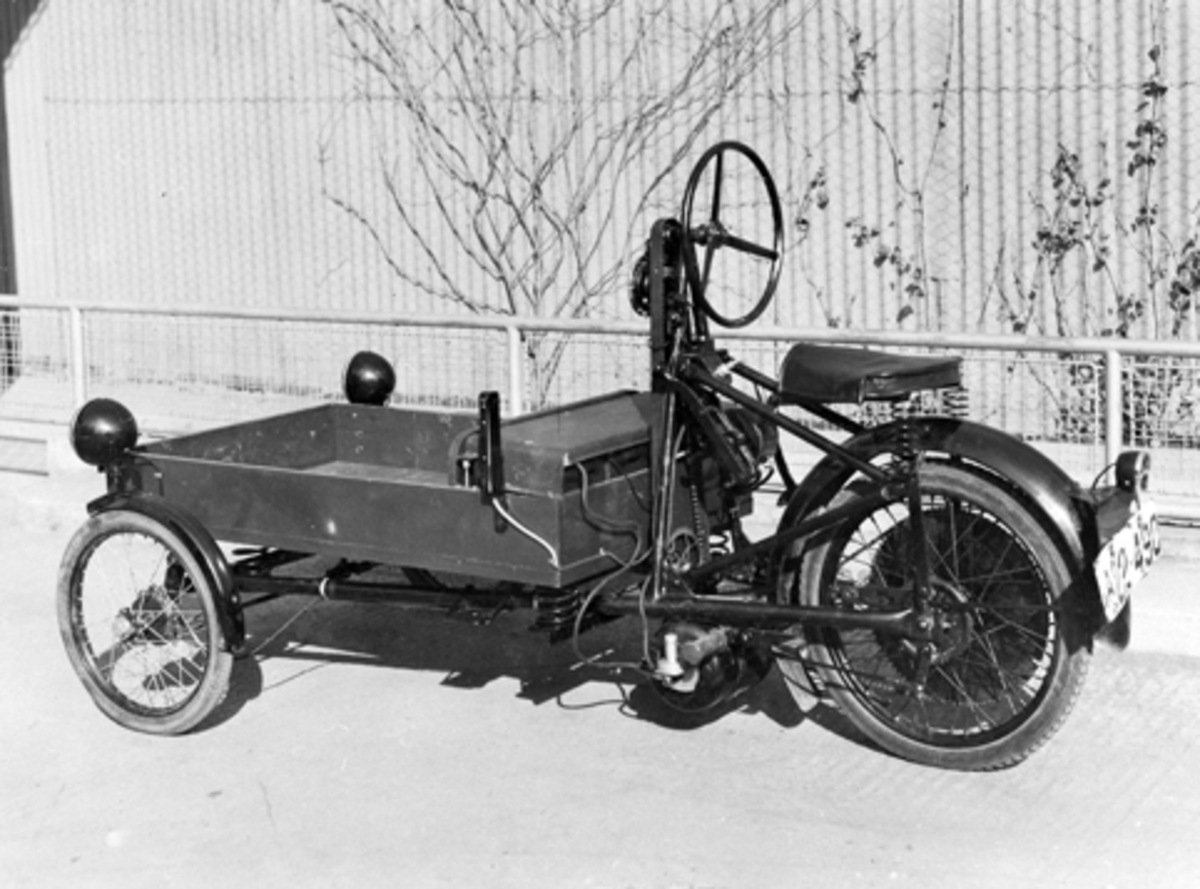 Anno Domkirkeodden, INGENIØR SVERRE HAGEN MEK. VERKSTED, LINDBERGBAKKEN 3, ELEKTRISK MOTORSYKKEL, REG. NR. A 22490. SE ARTIKKEL I KAUPANG OG BYGD, ÅRBOK FRA 2006.