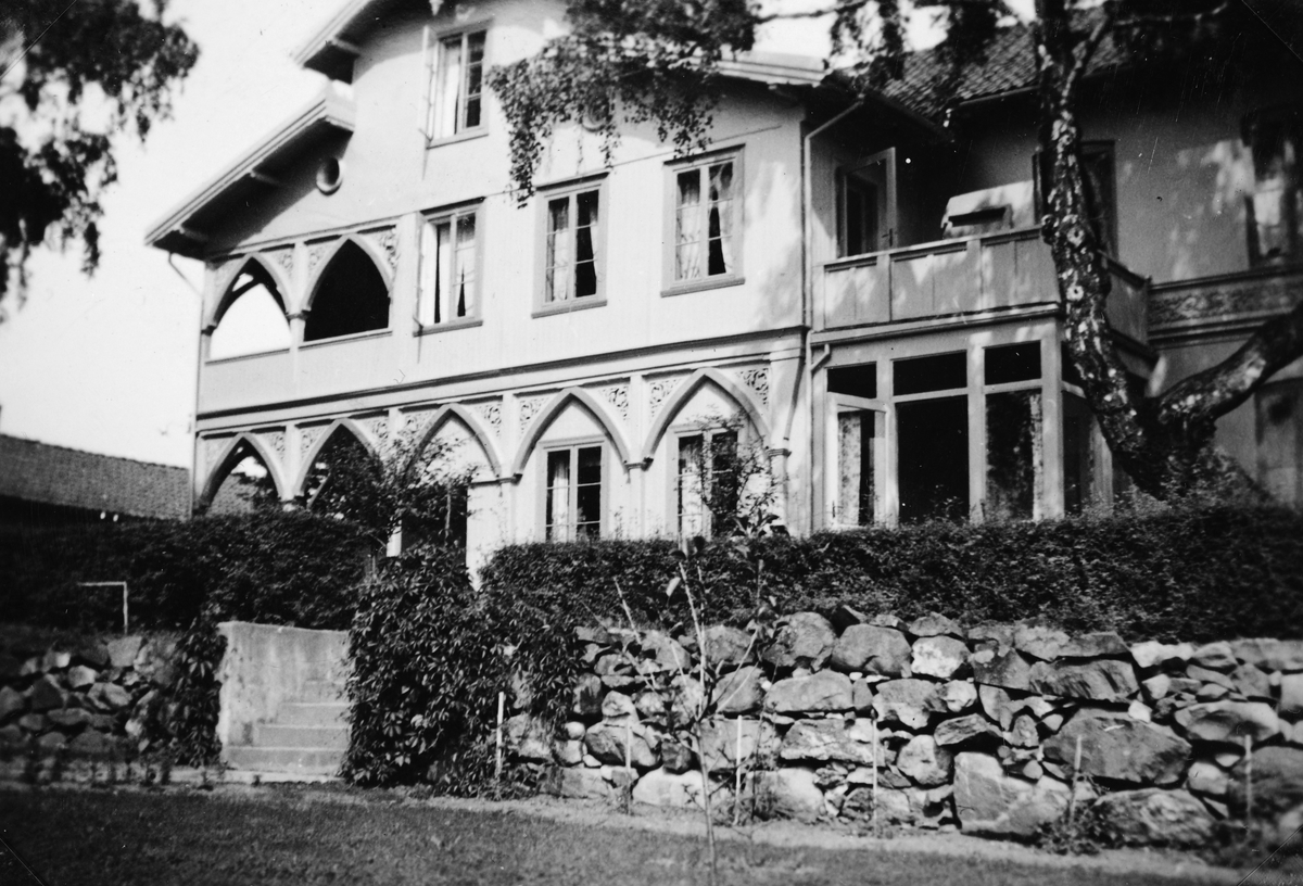 Anno Domkirkeodden, "Frydenlund i Høiensalgate 34, eksteriør. Huset ble bygget av Byggmester Herman Frang i 1878. Sveitserstil.