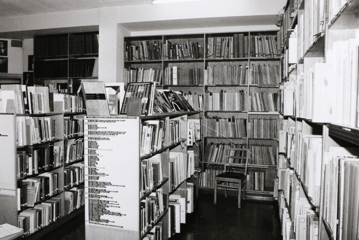 Anno Domkirkeodden, Musikkbiblioteket i Handelens Hus i Hamar, 1986. Bildet er tatt rett før biblioteket flyttet inn i nybyget på Stortorget.