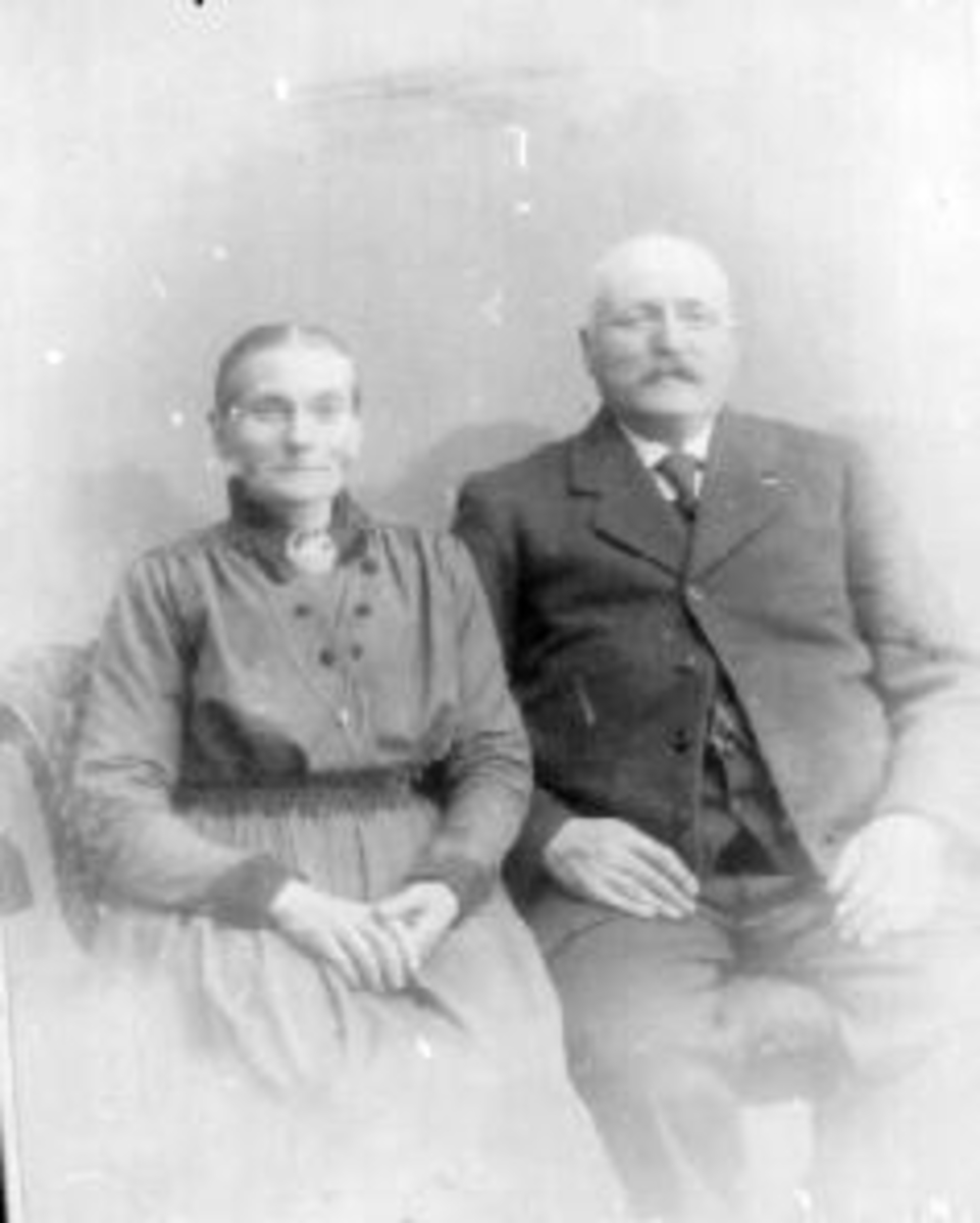 Anno Domkirkeodden, Eldre ektepar. Eline (1869-1957) og Even Larsen Presterud (1869-1939) fra Presterud, Helgøya.