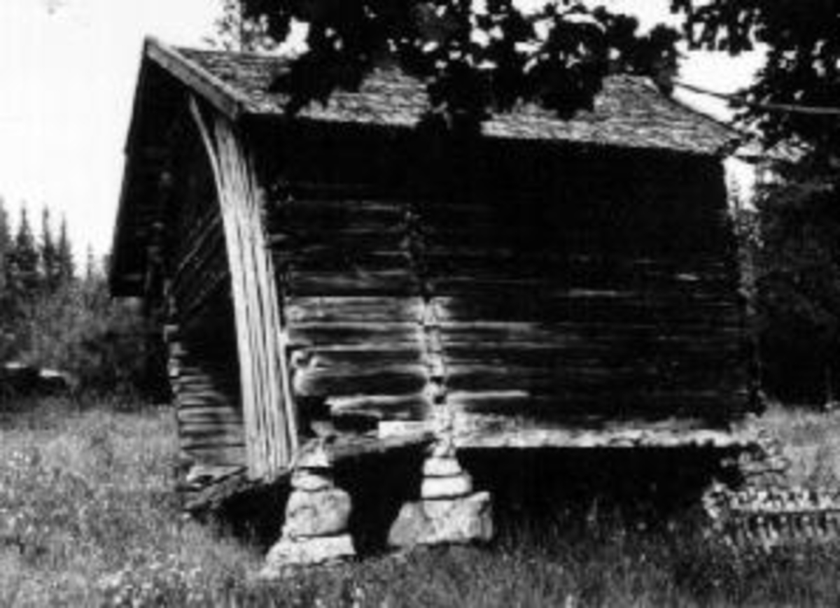 Anno Domkirkeodden, Eksteriør, stabbur på Dæhli, Nes, Hedmark. Trolig bygd på 1700-tallet.