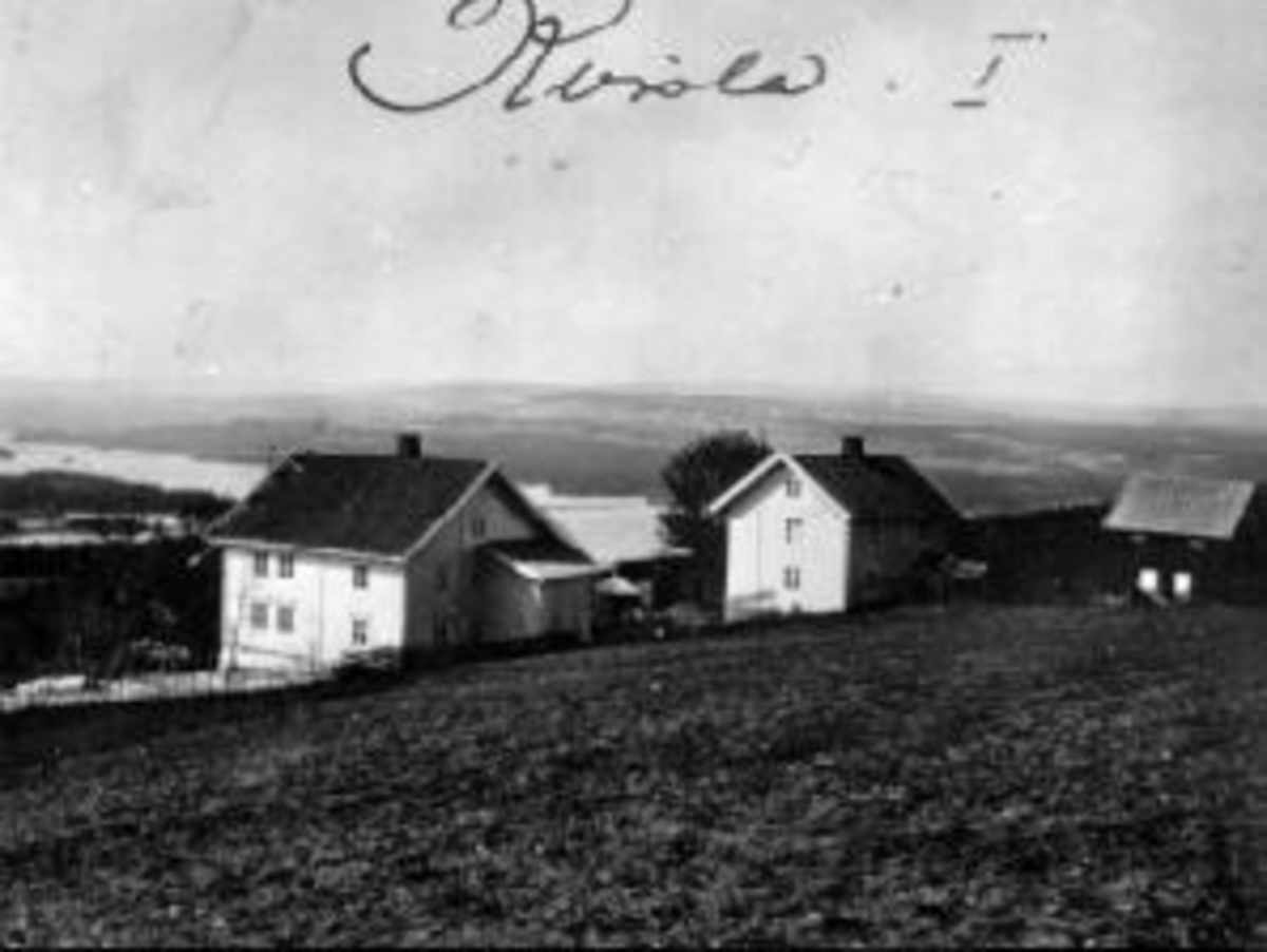 Anno Domkirkeodden, Eksteriør, Kvisla gård med Næra i bakgrunnen, Næroset, Ringsaker.