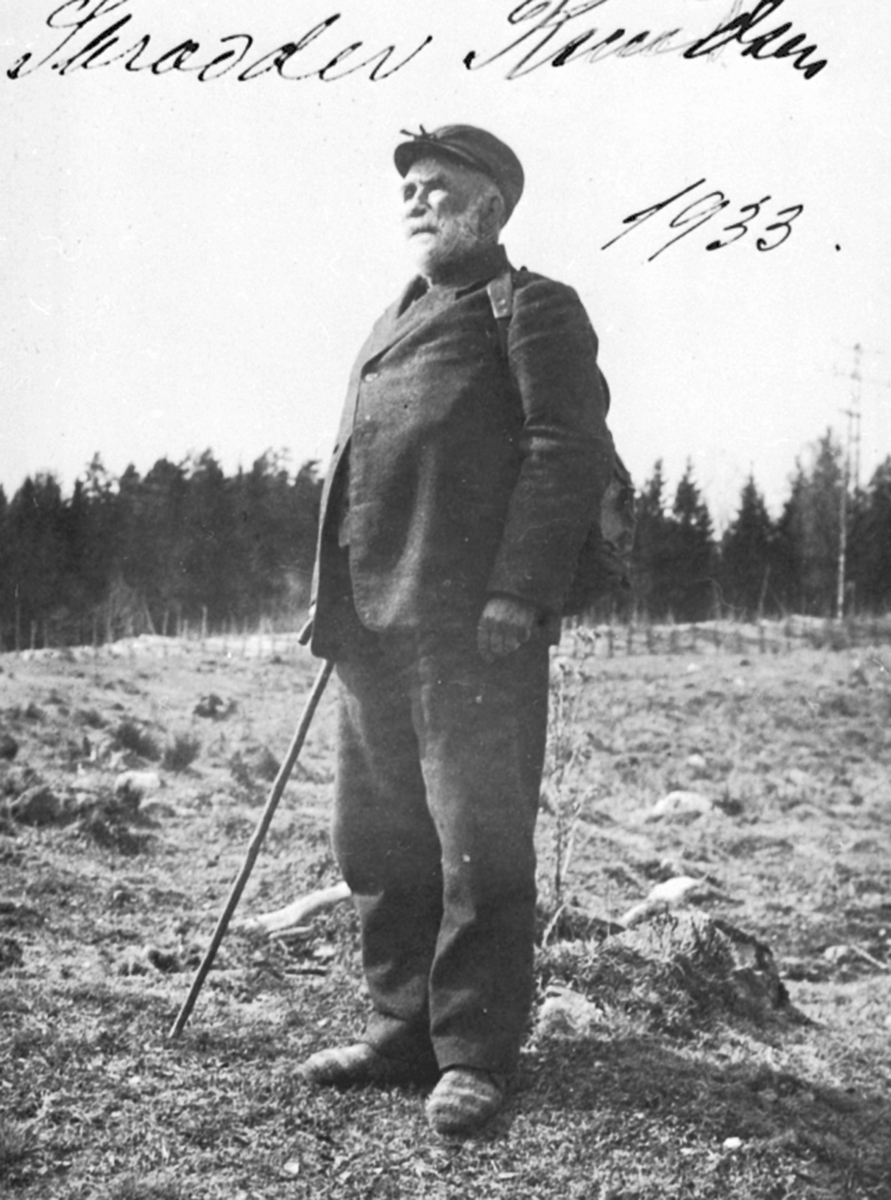 Anno Domkirkeodden, Skredder og hestegjeter Knudsen, Ringsaker. (Trolig Nils Knudsen f. 01.09.1851. Nevnt som skredder på folketelling 1910, på plassen Bjerkeli under Tande).
