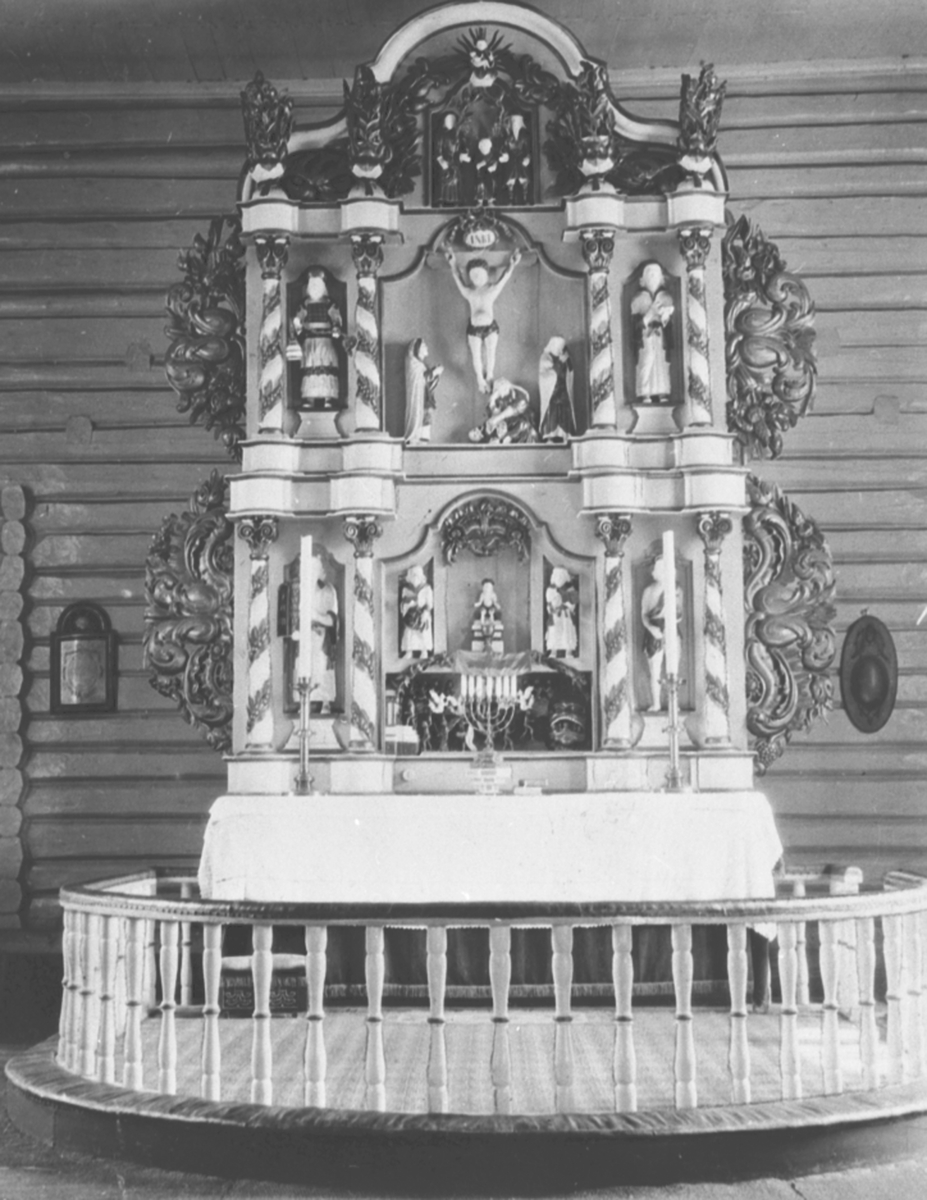 Anno Domkirkeodden, Interiør, Brøttum kirke, Ringsaker, altertavle.