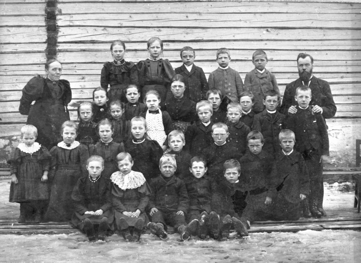 Anno Domkirkeodden, Elever og lærere ved Fagerlund skole, Brumunddal.