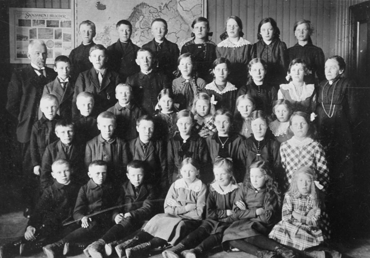 Anno Domkirkeodden, Elever og lærere ved Fagerlund skole, Brumunddal. Lærere er Lise Glestad og Anders Hogstad.