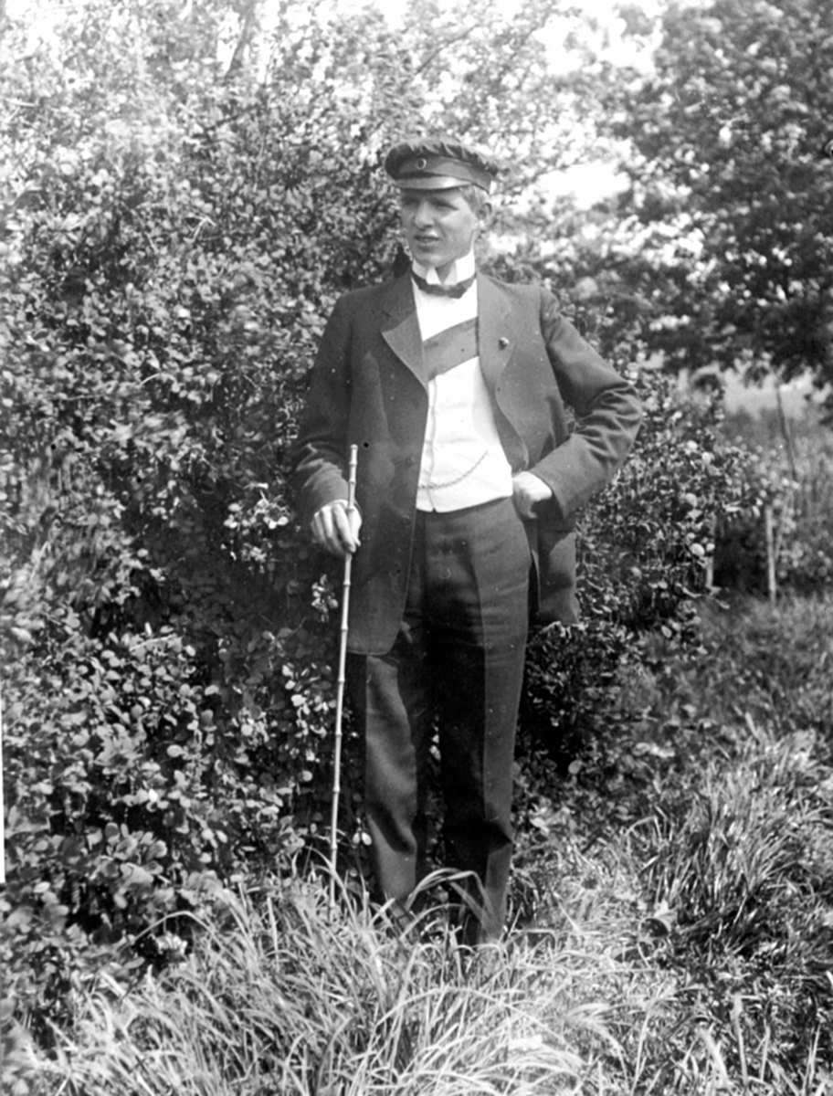 Anno Domkirkeodden, Karl Løken som russ, på Granerud gård, Brumunddal.