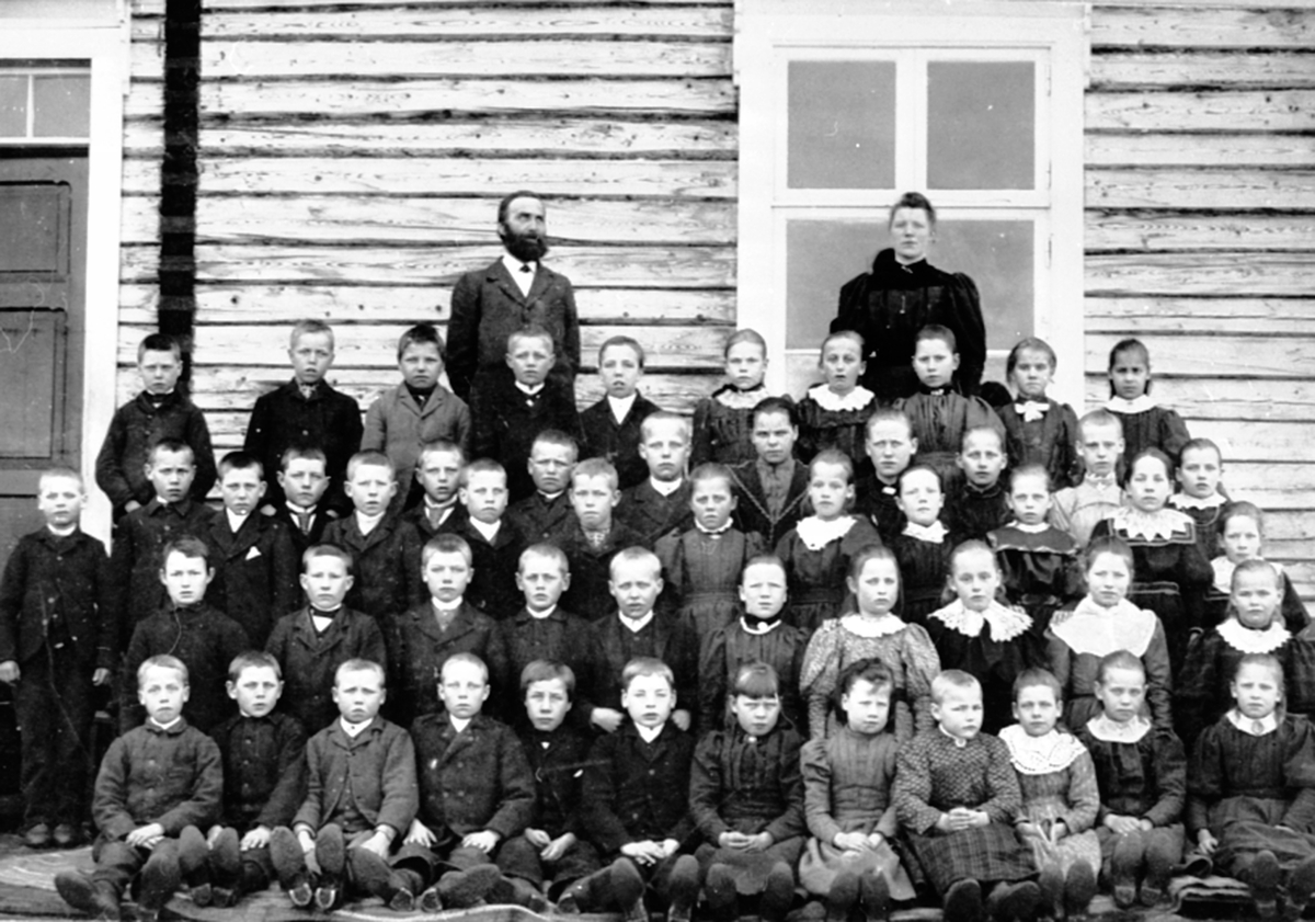 Anno Domkirkeodden, Elever og lærere ved Gålås skole, Furnes, Ringsaker. Marthe Herseth var lærerinne.