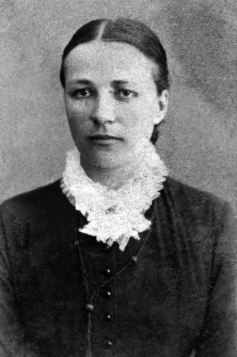 Anno Domkirkeodden, Portrett, Ingeborg Haga f.1853, foreldre Agnete og Hans Haga, Gaupen, Ringsaker.
