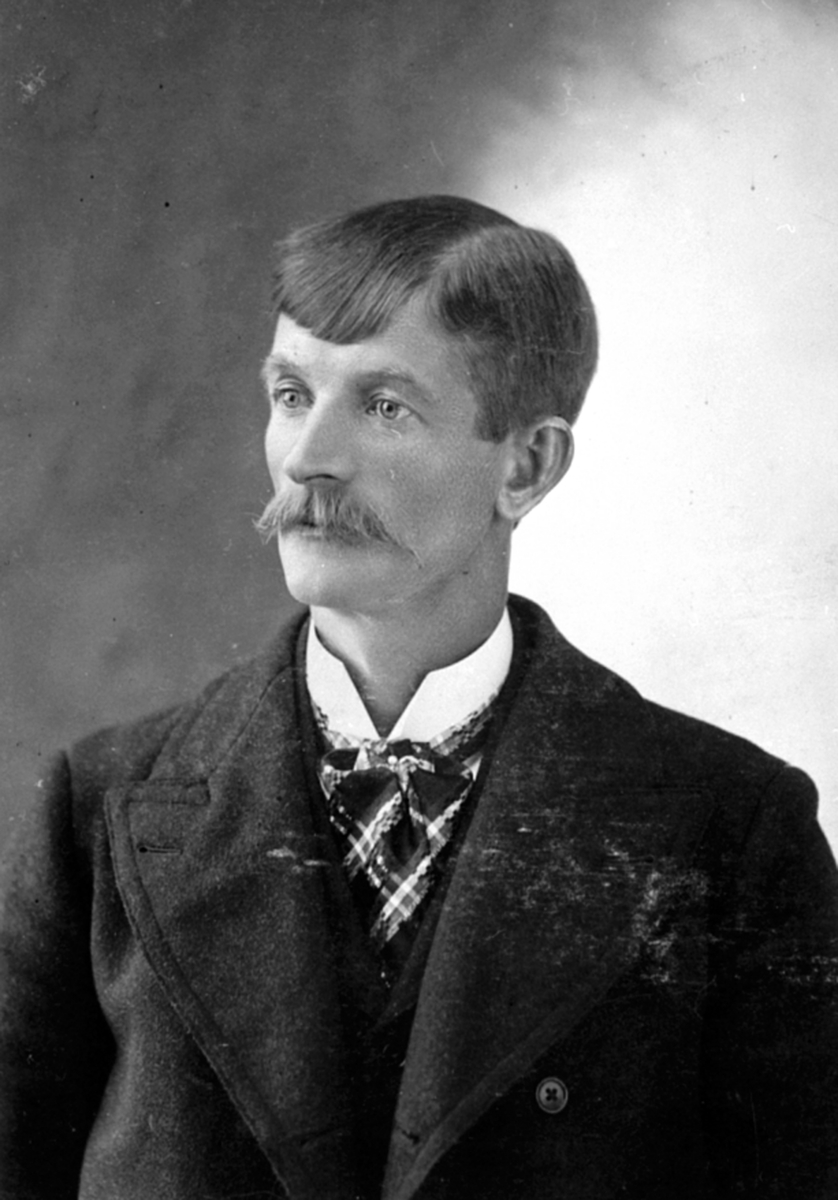 Anno Domkirkeodden, Portrett av Christian Helgesen f.1840, Stampen undr Buttekvern, Furnes. Fotografert i Nord Dakota, Amerika.