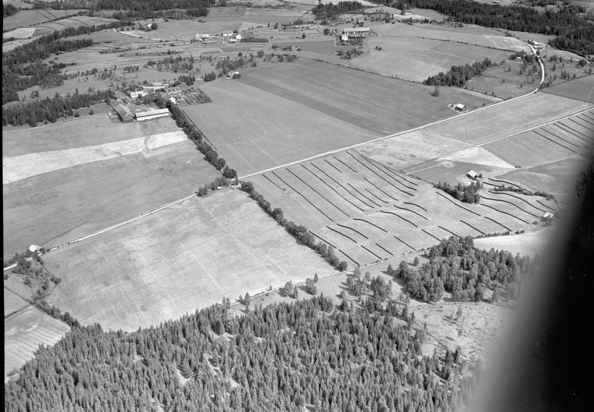 Widerøes Flyveselskap A/S, Flyfoto av Heramb gård, Åshøgda, Ringsaker.
