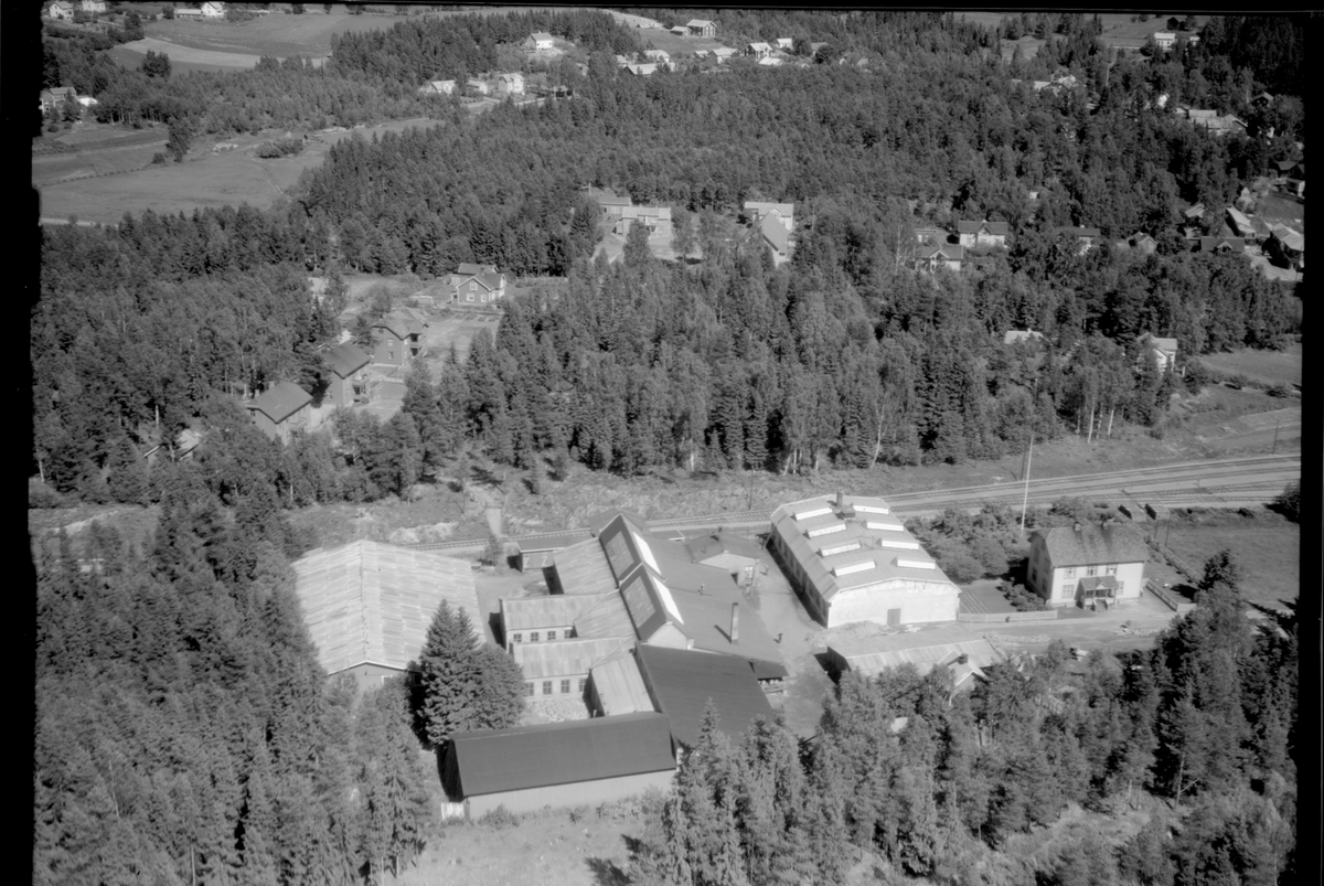 Widerøes Flyveselskap A/S, Flyfoto av Edv. Bjørneruds fabrikk i Moelv.