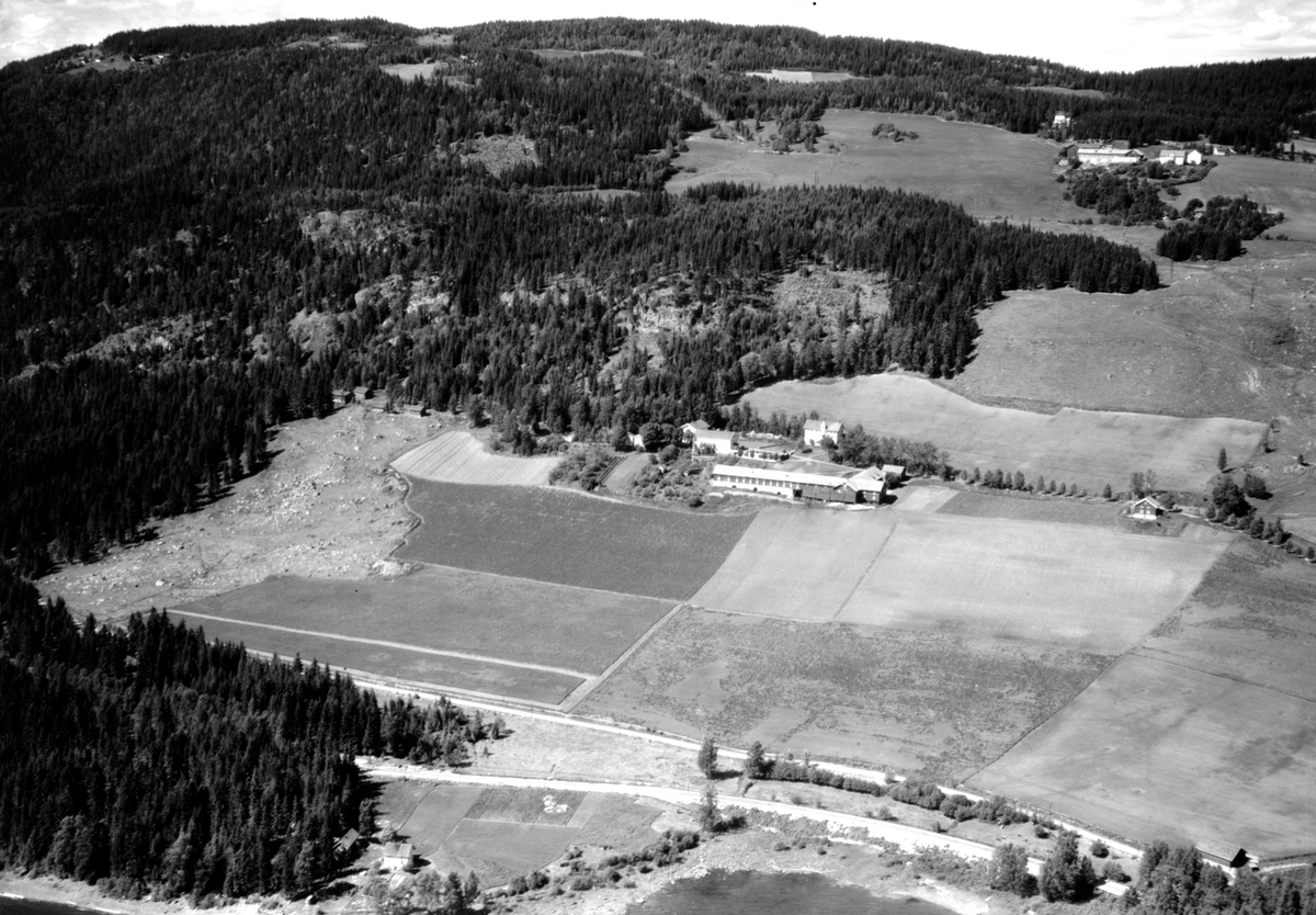 Widerøes Flyveselskap A/S, Flyfoto av Berg store, Ring, Ringsaker.