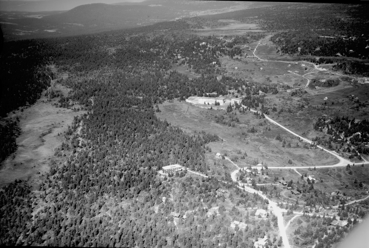 Anno Domkirkeodden, Flyfoto av Sjusjøen Høyfjellshotell, Ringsakerfjellet.